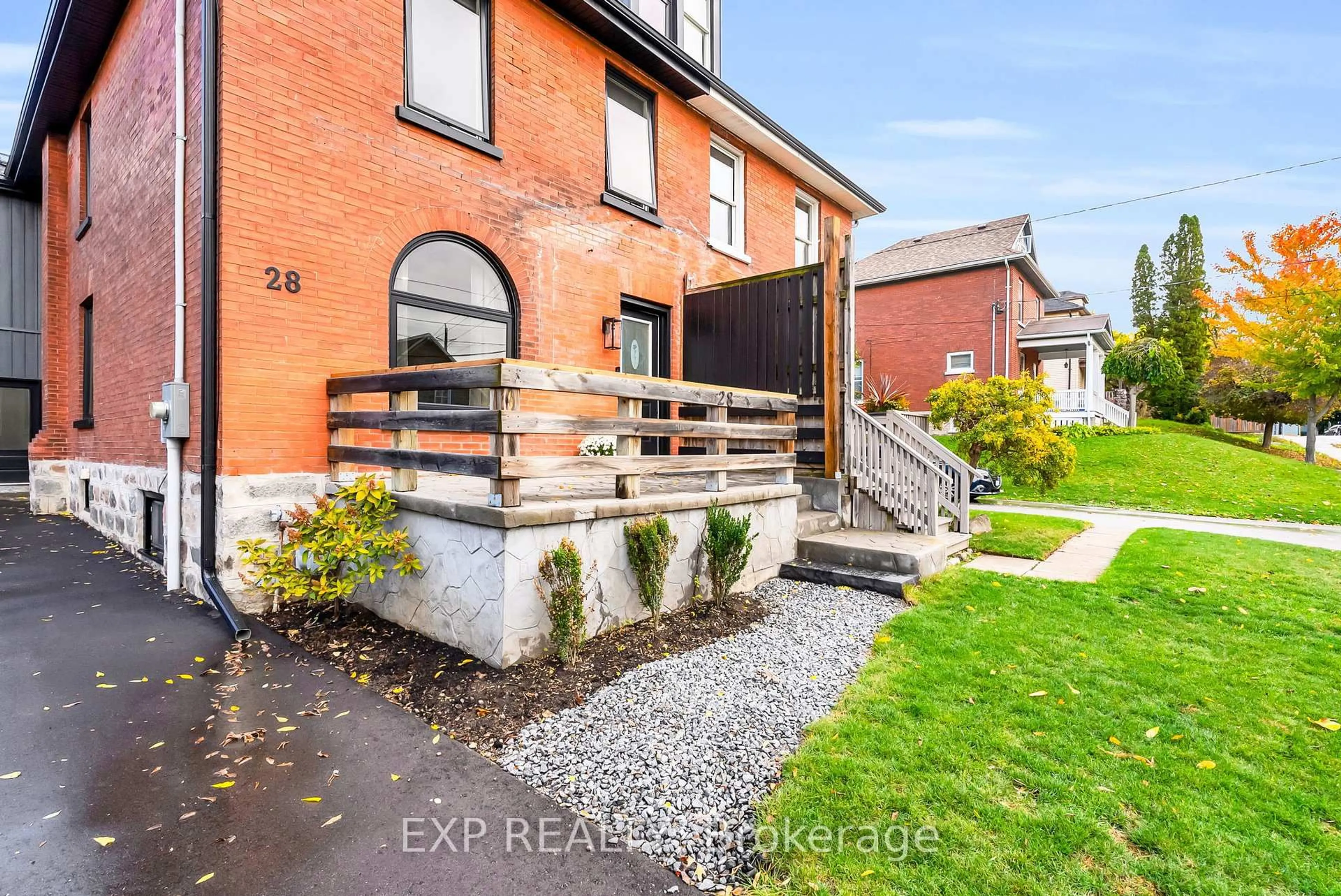Home with brick exterior material, street for 28 Elliott St, Cambridge Ontario N1R 2J2