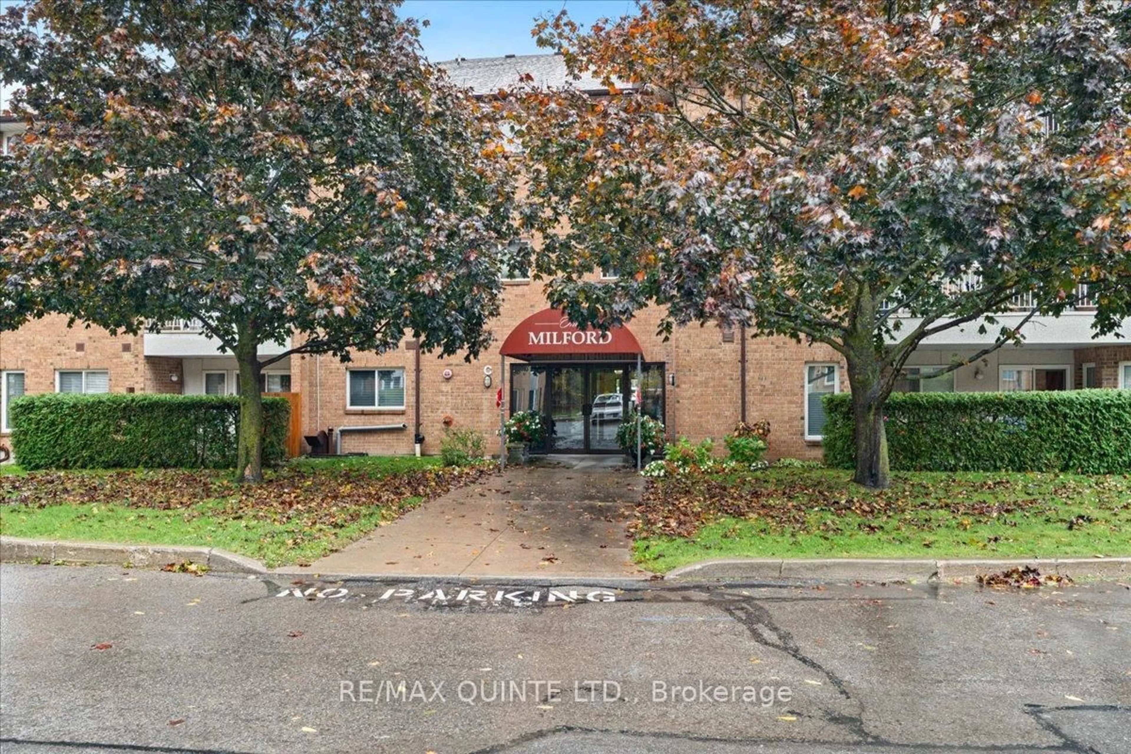 Indoor foyer for 8 Talbot St #321, Prince Edward County Ontario K0K 2T0