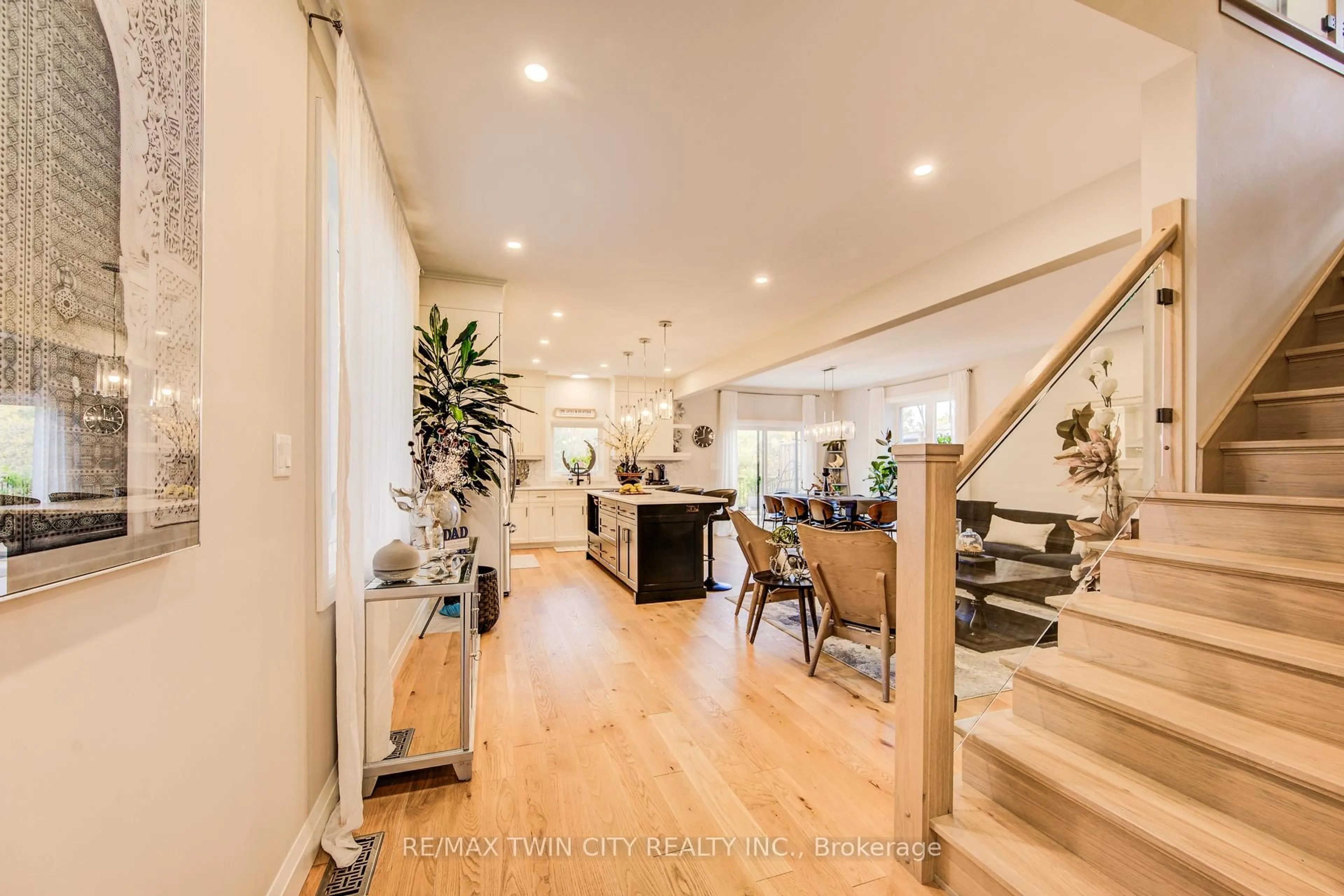 Unknown for 928 Chapel Hill Crt, Kitchener Ontario N2R 0P4