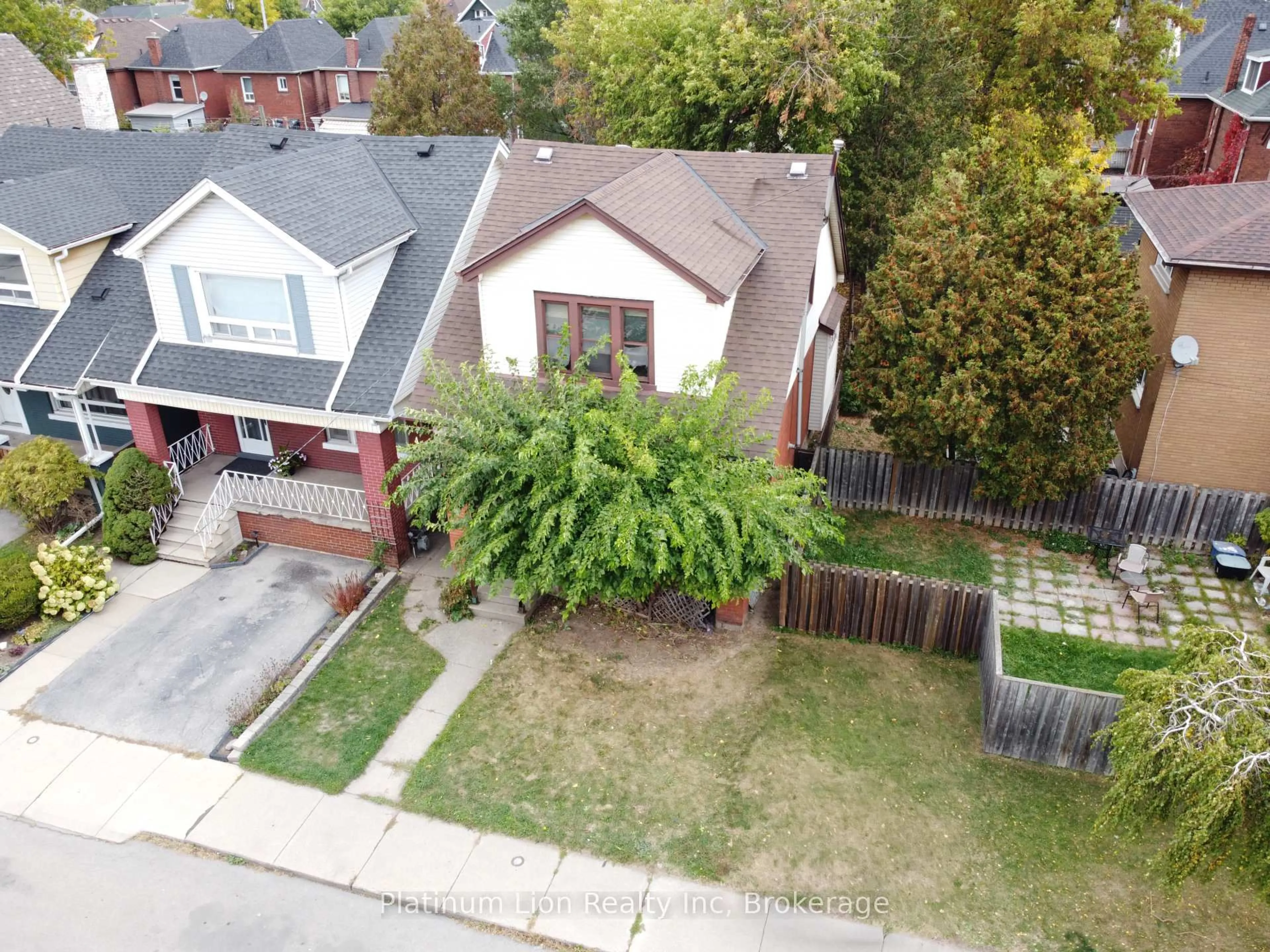 A pic from outside/outdoor area/front of a property/back of a property/a pic from drone, street for 97 Somerset Ave, Hamilton Ontario L8L 2L6
