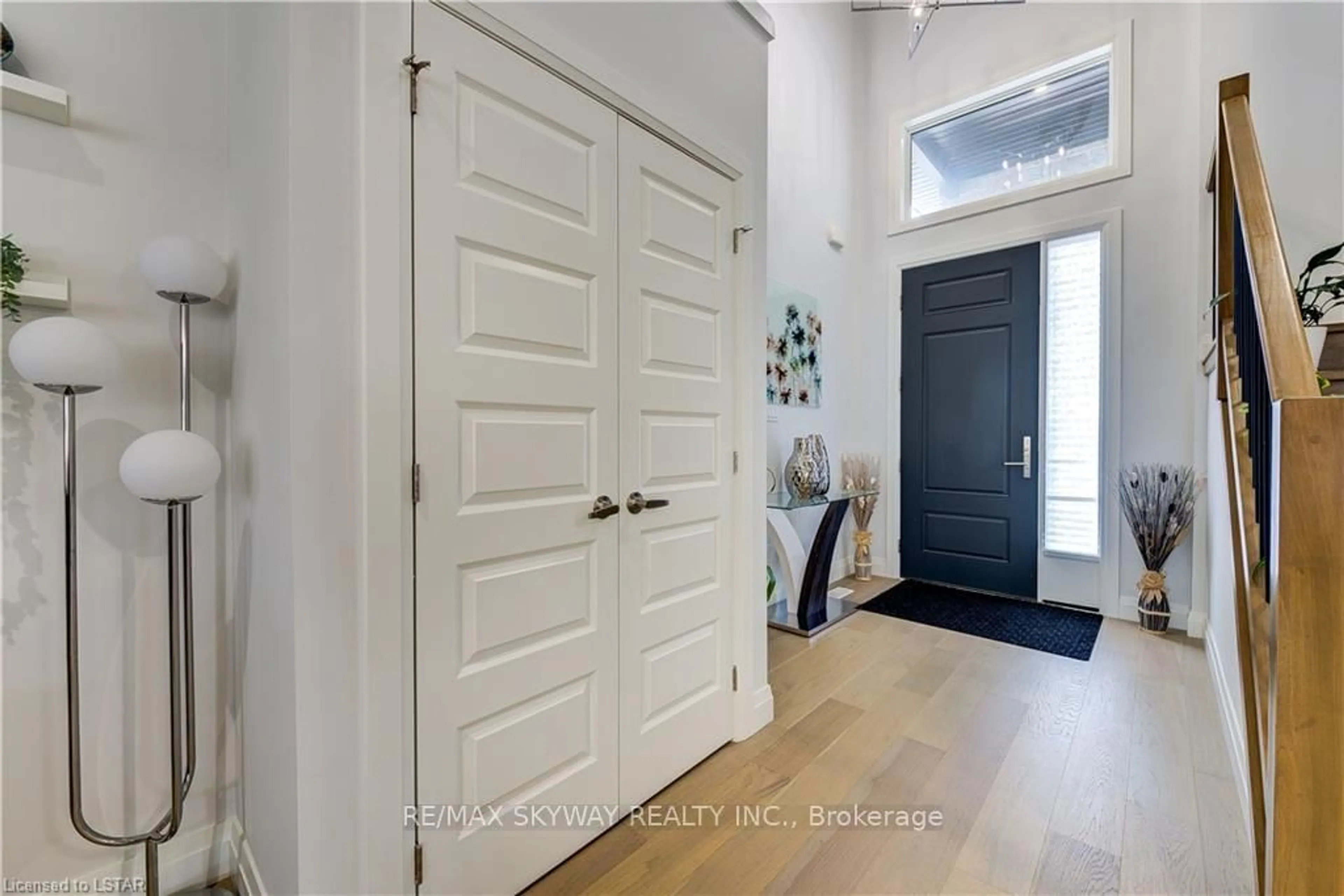Indoor entryway for 1774 Brunson Way, London South Ontario N6K 0H1