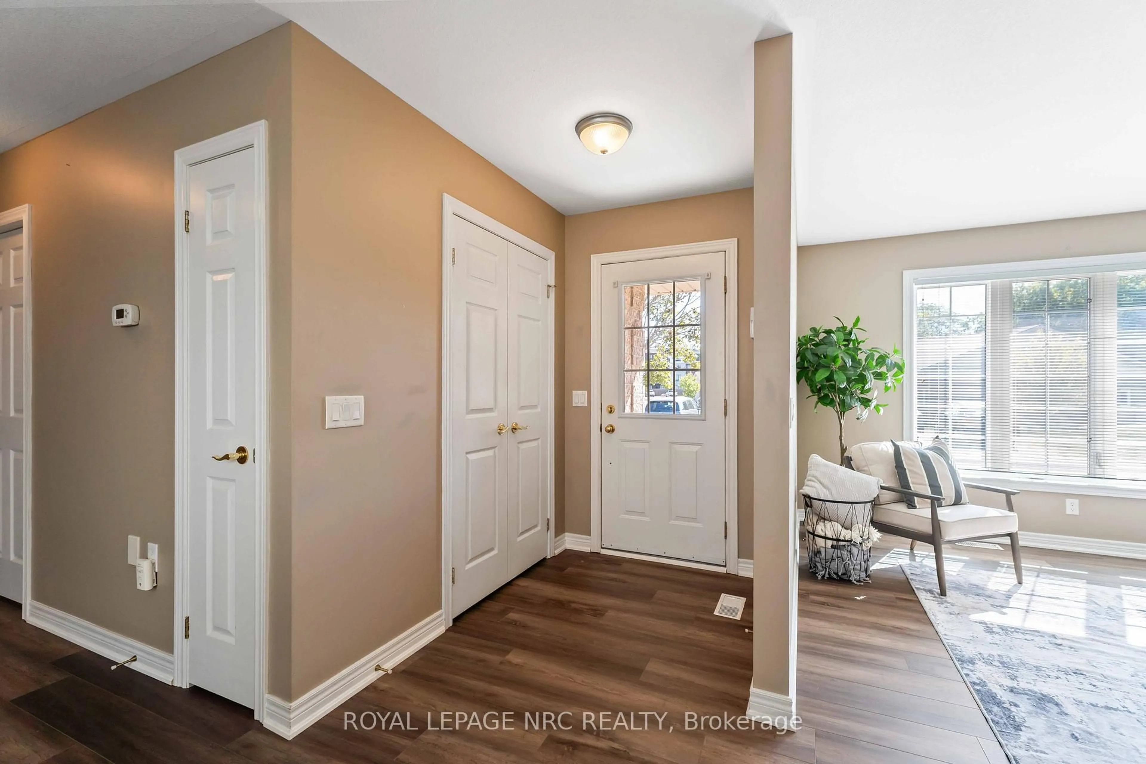 Indoor entryway for 3900 Rainbow Lane, Lincoln Ontario L0R 2C0