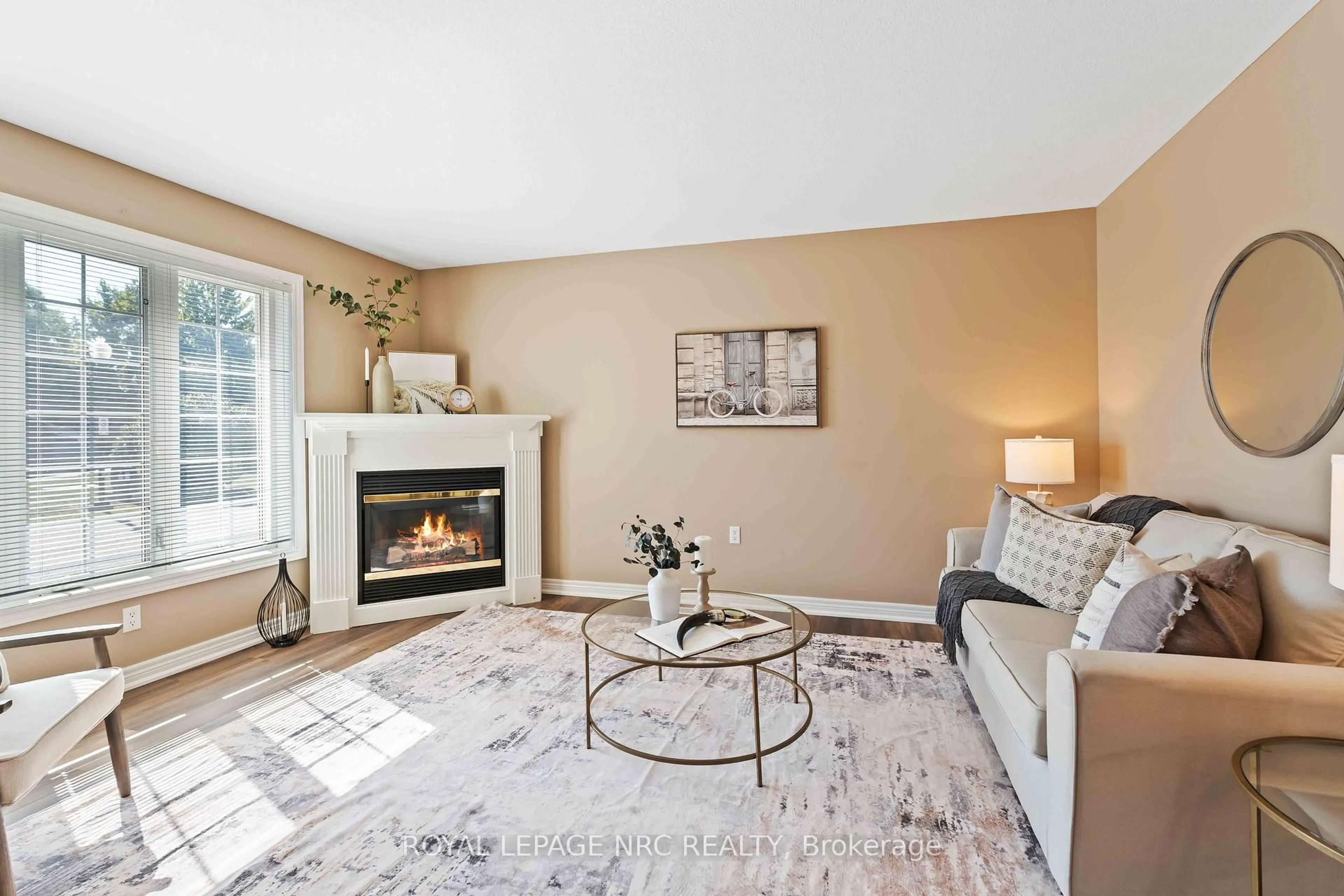 Living room with furniture, unknown for 3900 Rainbow Lane, Lincoln Ontario L0R 2C0
