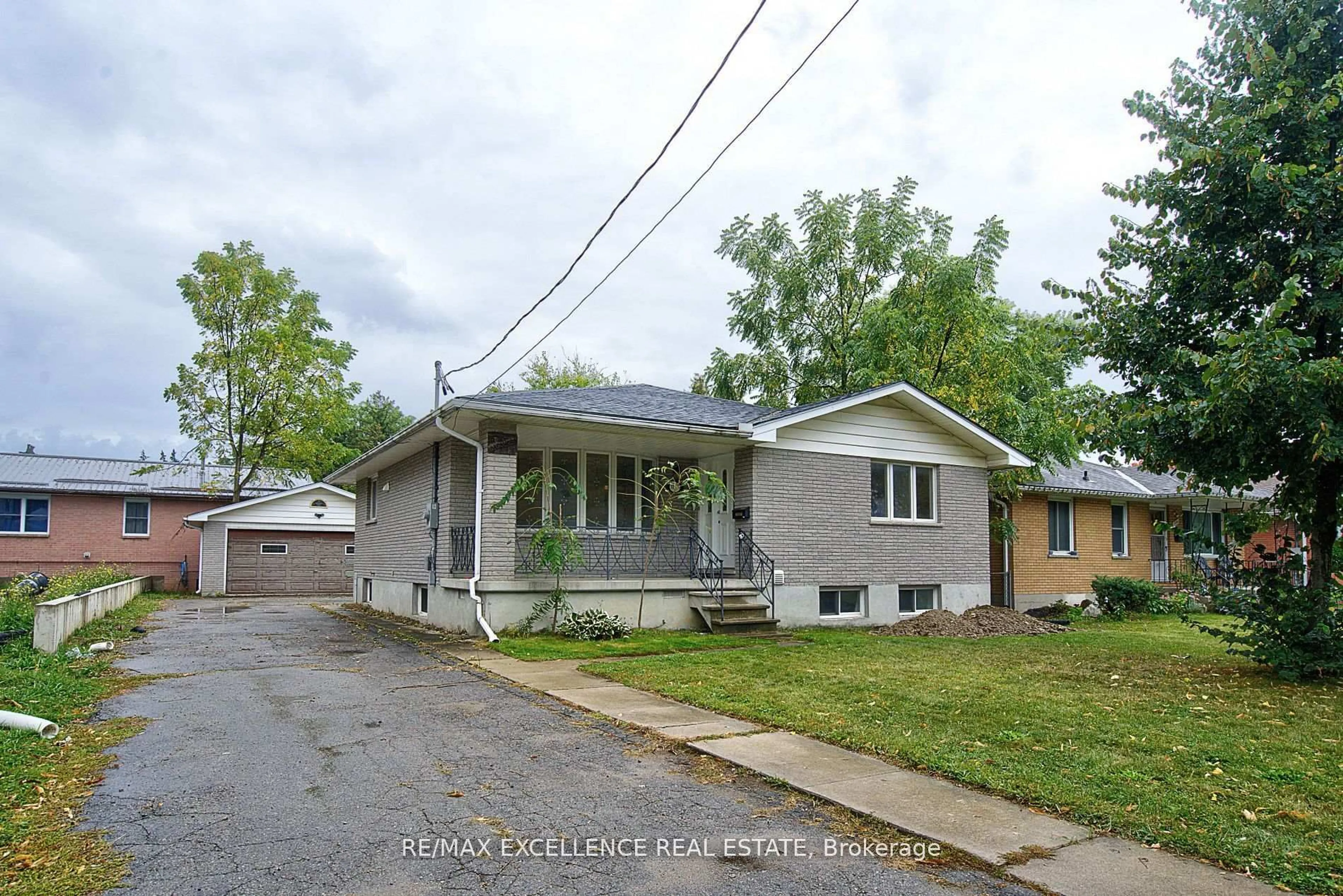 Unknown for 1595 Borden St, London East Ontario N5W 2P9