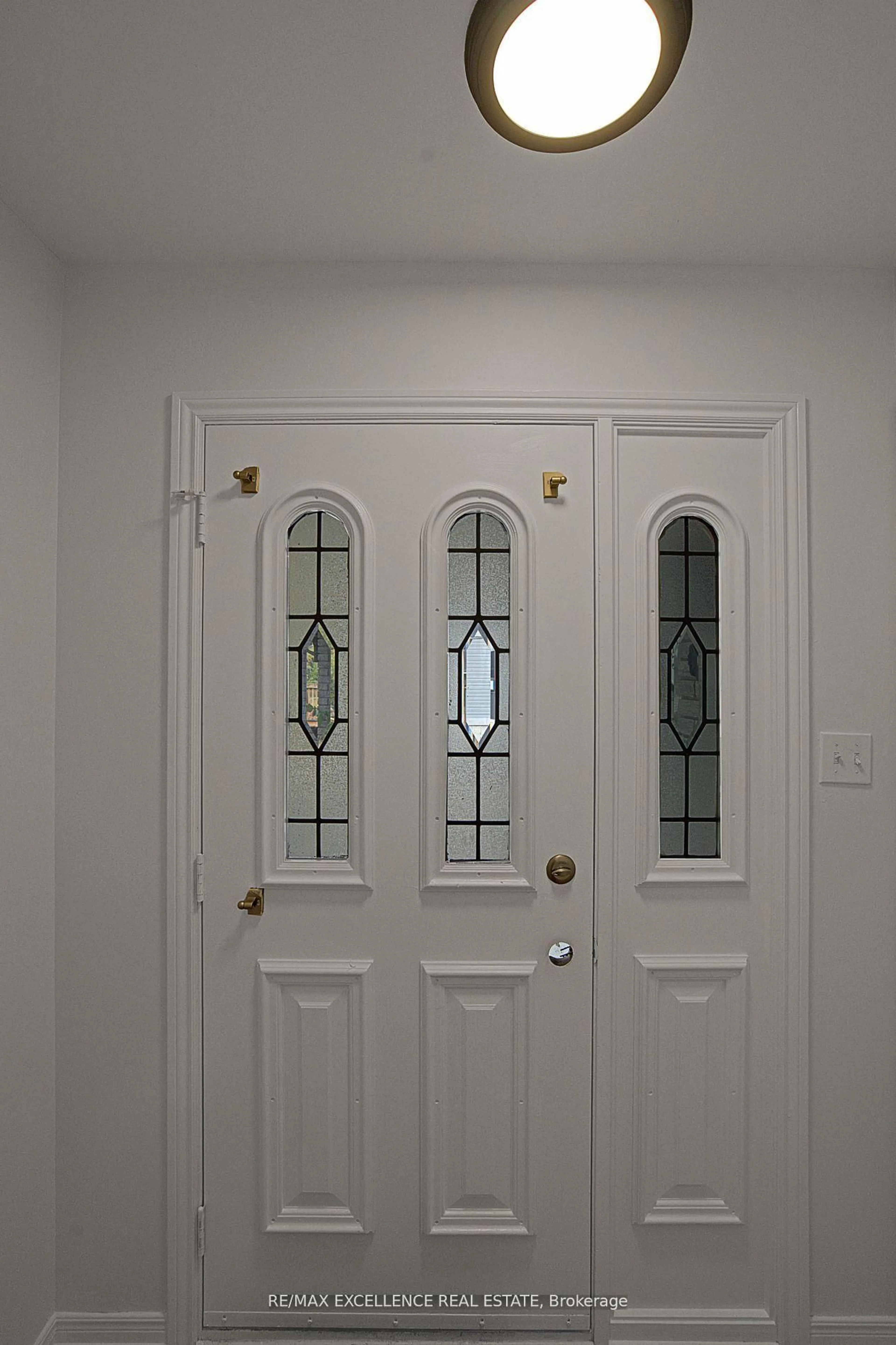 Indoor entryway for 1595 Borden St, London East Ontario N5W 2P9