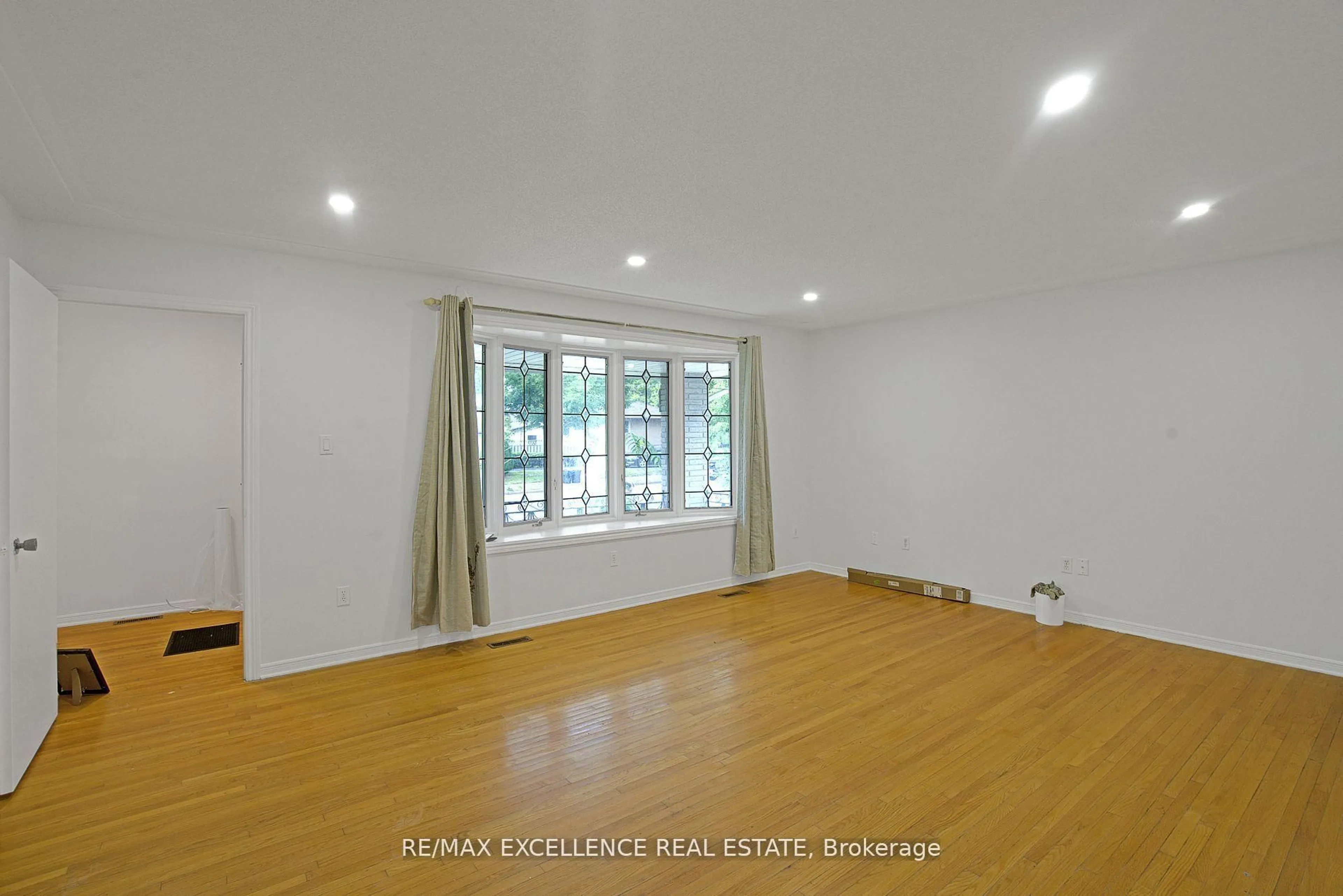 A pic of a room for 1595 Borden St, London East Ontario N5W 2P9