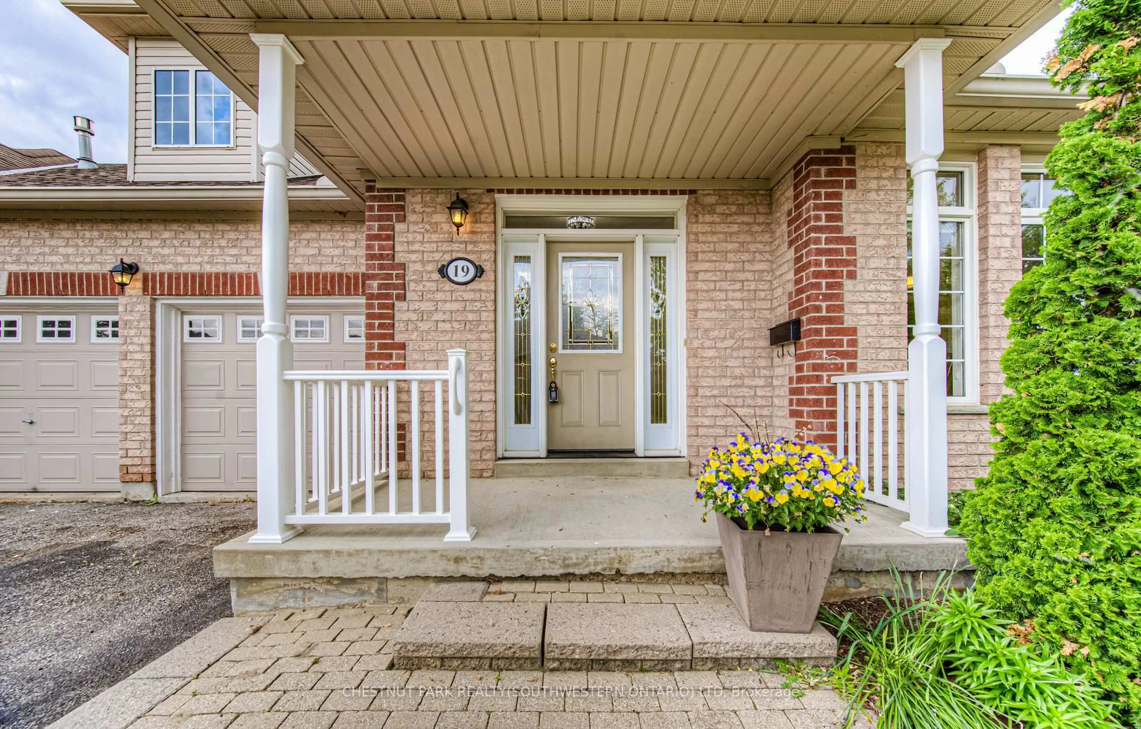 Indoor entryway for 100 Idle Creek Dr #19, Out of Area Ontario N2A 4H3