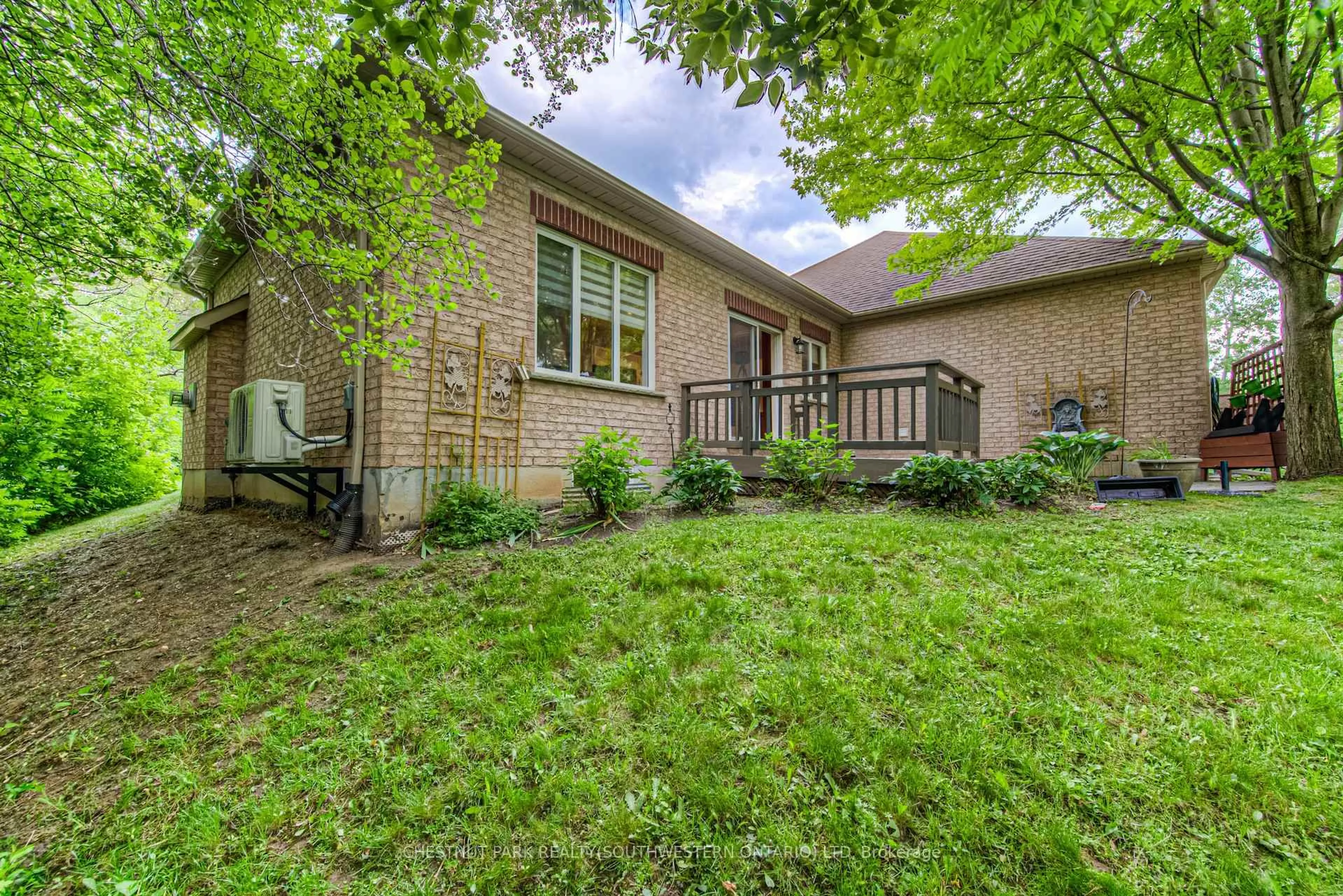 Patio, street for 100 Idle Creek Dr #19, Out of Area Ontario N2A 4H3