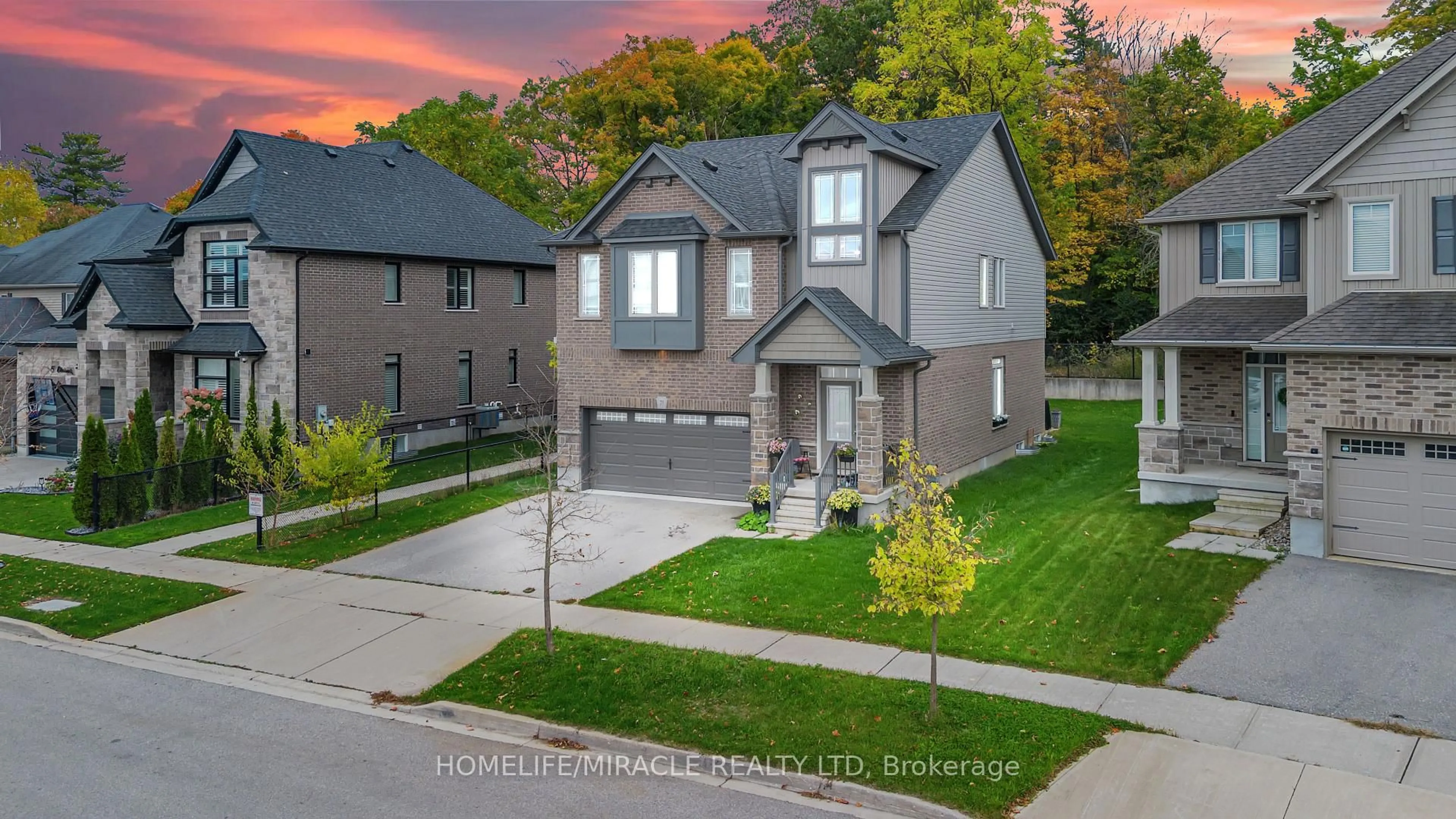 A pic from outside/outdoor area/front of a property/back of a property/a pic from drone, street for 79 Elmbank Tr, Kitchener Ontario N2R 0H1