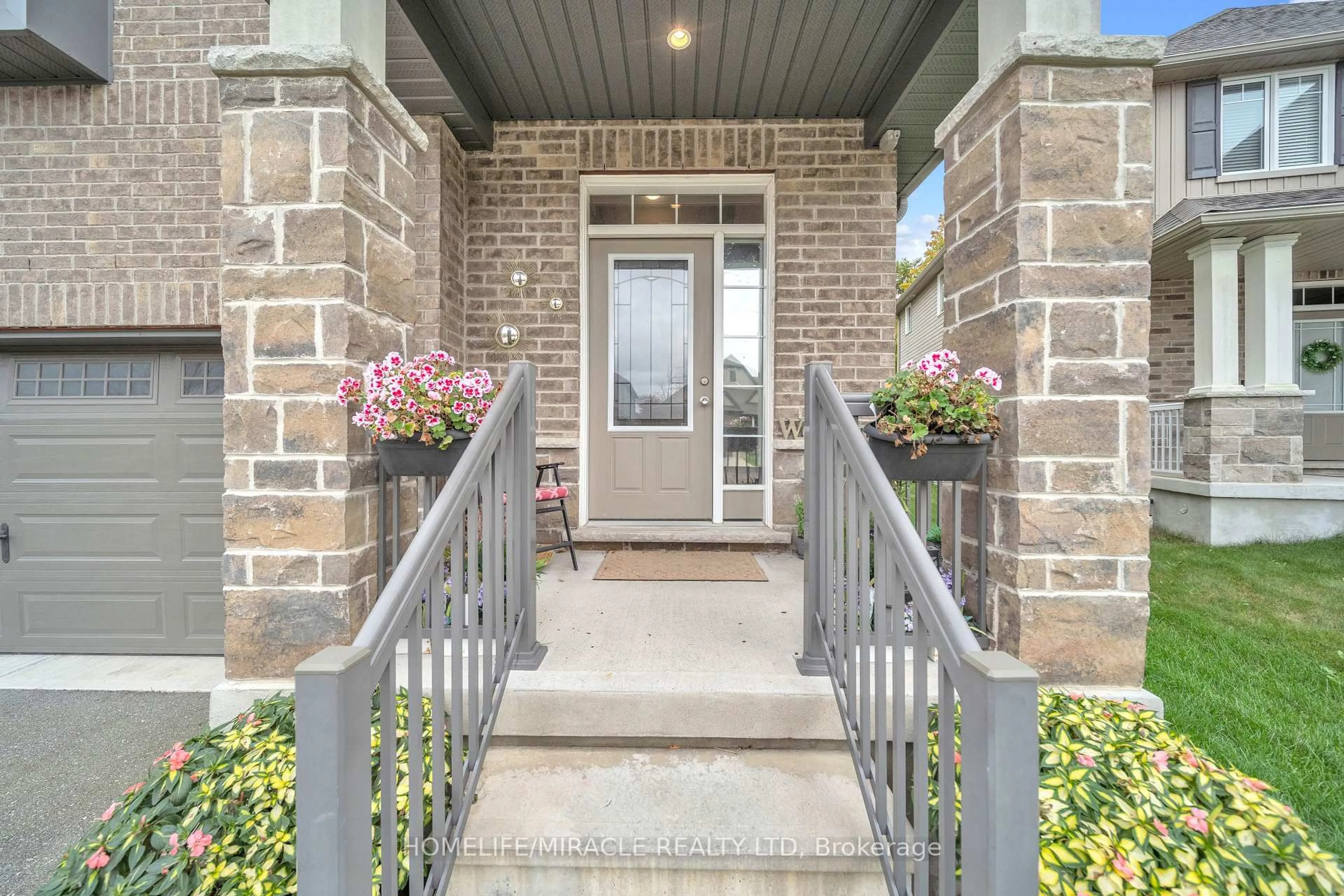 Indoor entryway for 79 Elmbank Tr, Kitchener Ontario N2R 0H1