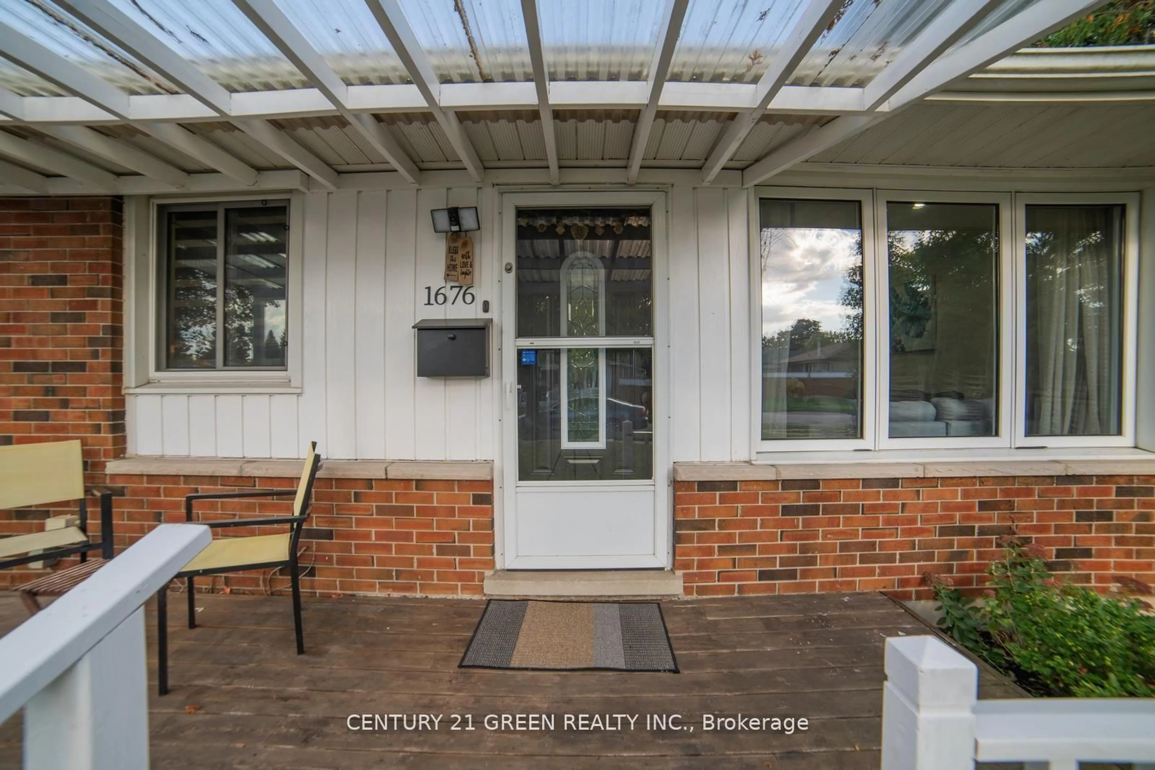 Indoor entryway for 1676 Holley Cres, Cambridge Ontario N3H 2S5