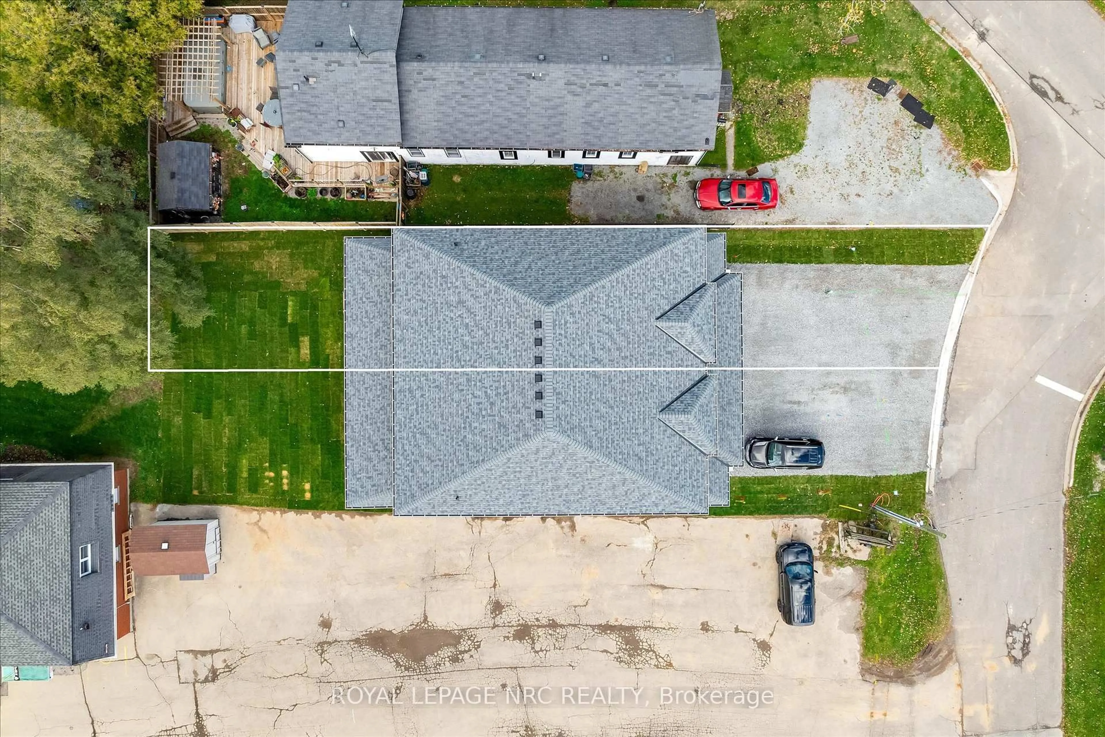 A pic from outside/outdoor area/front of a property/back of a property/a pic from drone, street for 66 Page St, Port Colborne Ontario L3K 5V1