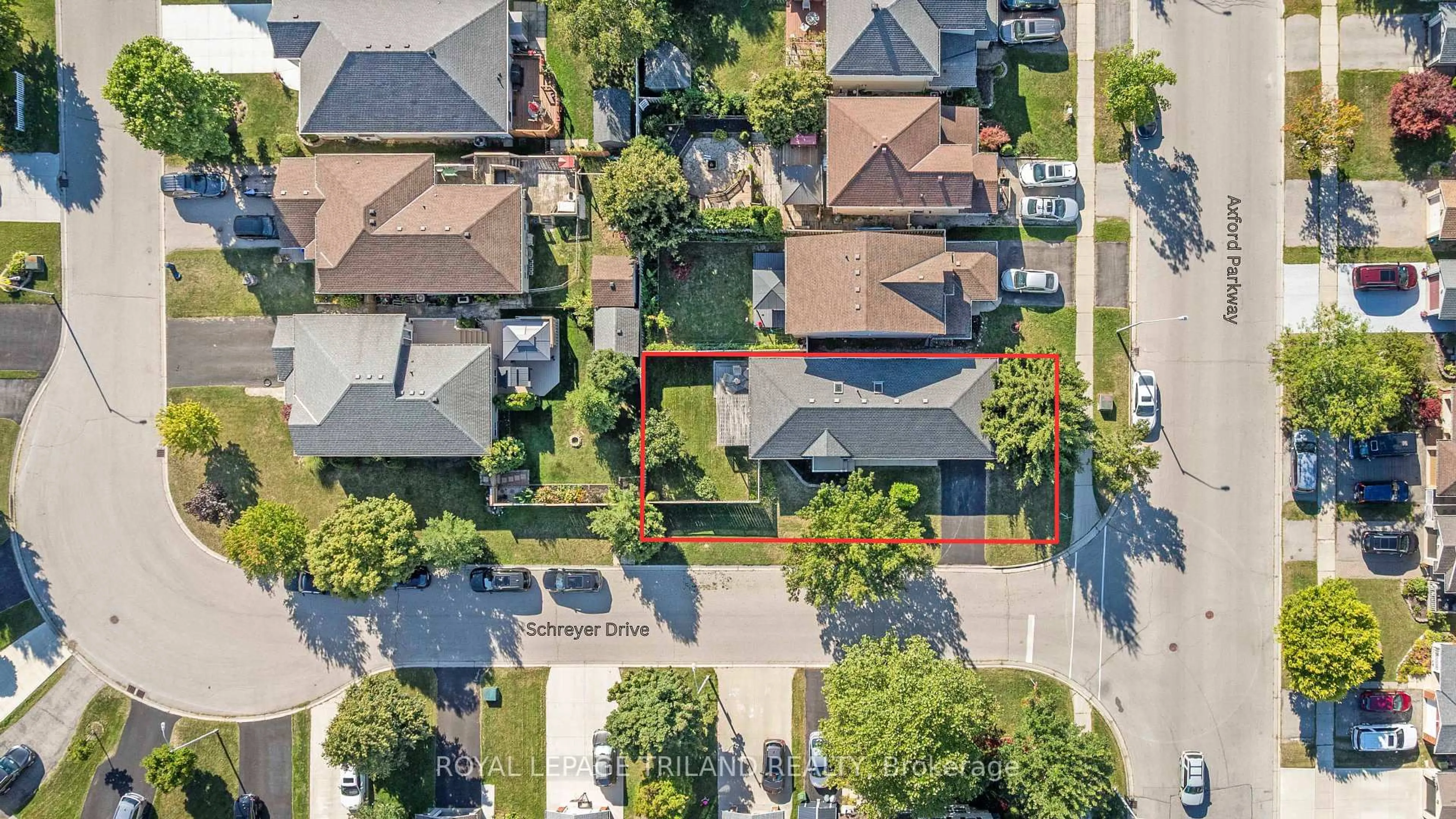 A pic from outside/outdoor area/front of a property/back of a property/a pic from drone, street for 4 Schreyer Dr, St. Thomas Ontario N5R 6E8