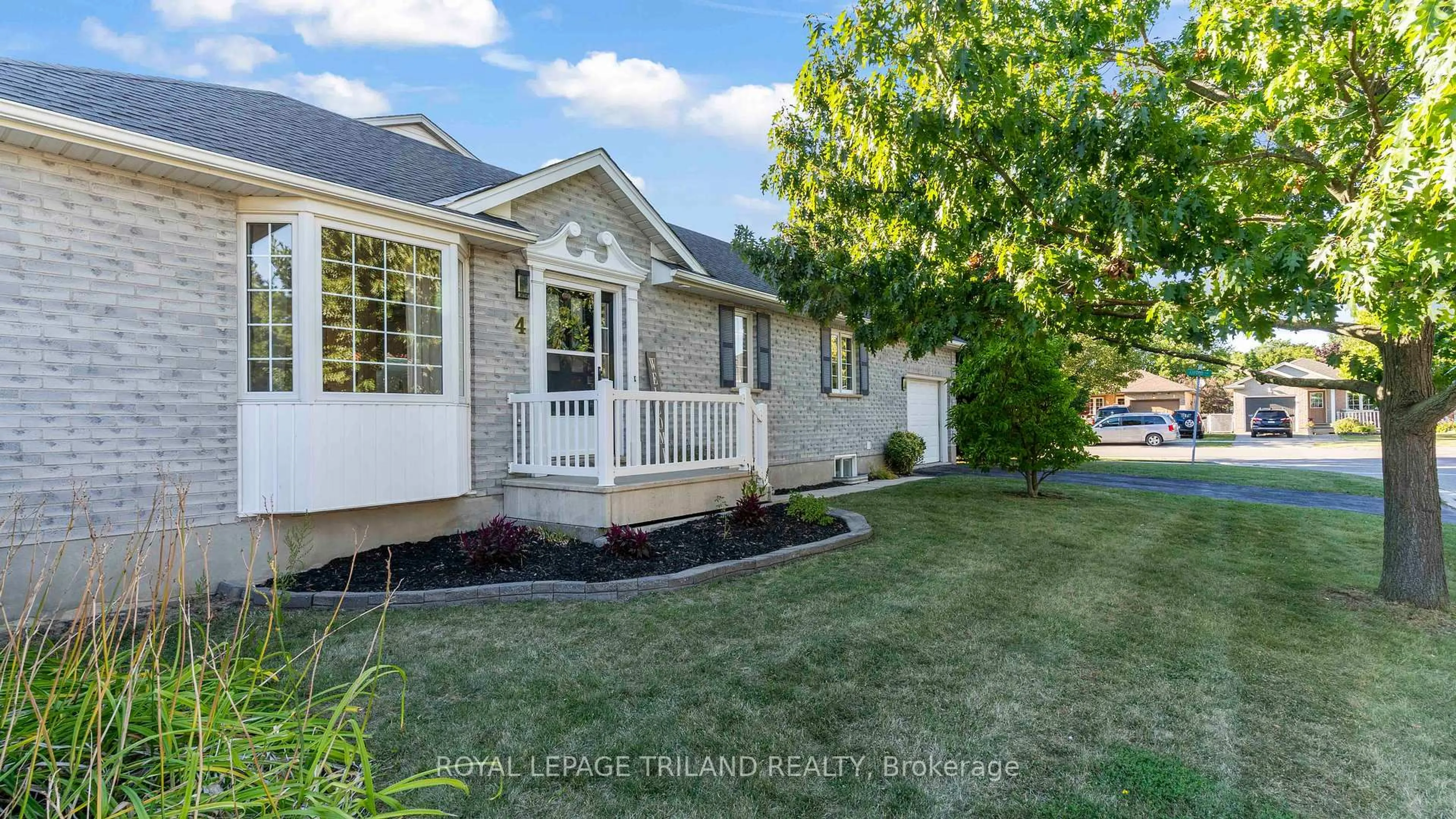 Home with vinyl exterior material, street for 4 Schreyer Dr, St. Thomas Ontario N5R 6E8