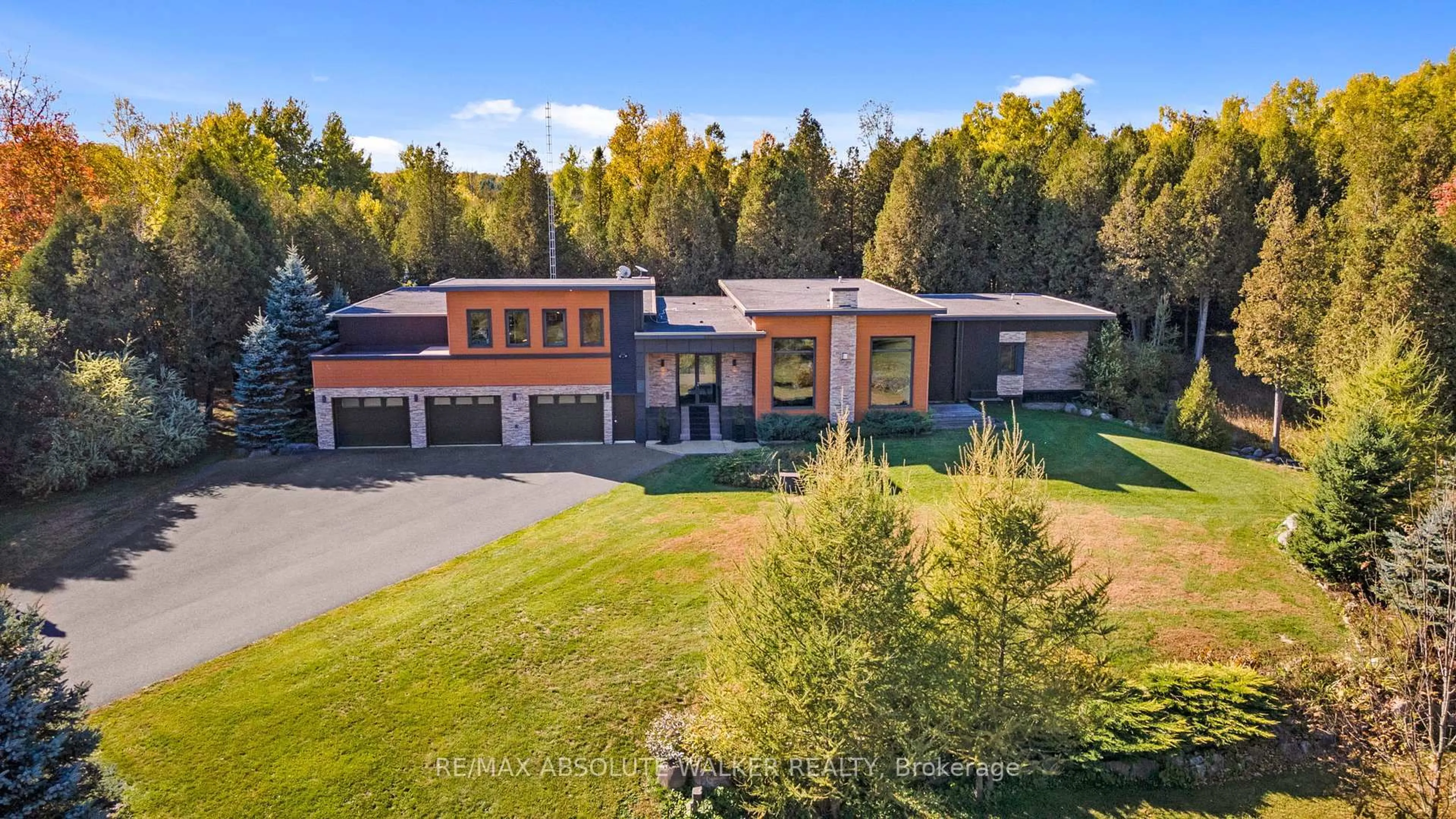 A pic from outside/outdoor area/front of a property/back of a property/a pic from drone, unknown for 19421 Kenyon Concession 1 Rd, North Glengarry Ontario K0C 1B0
