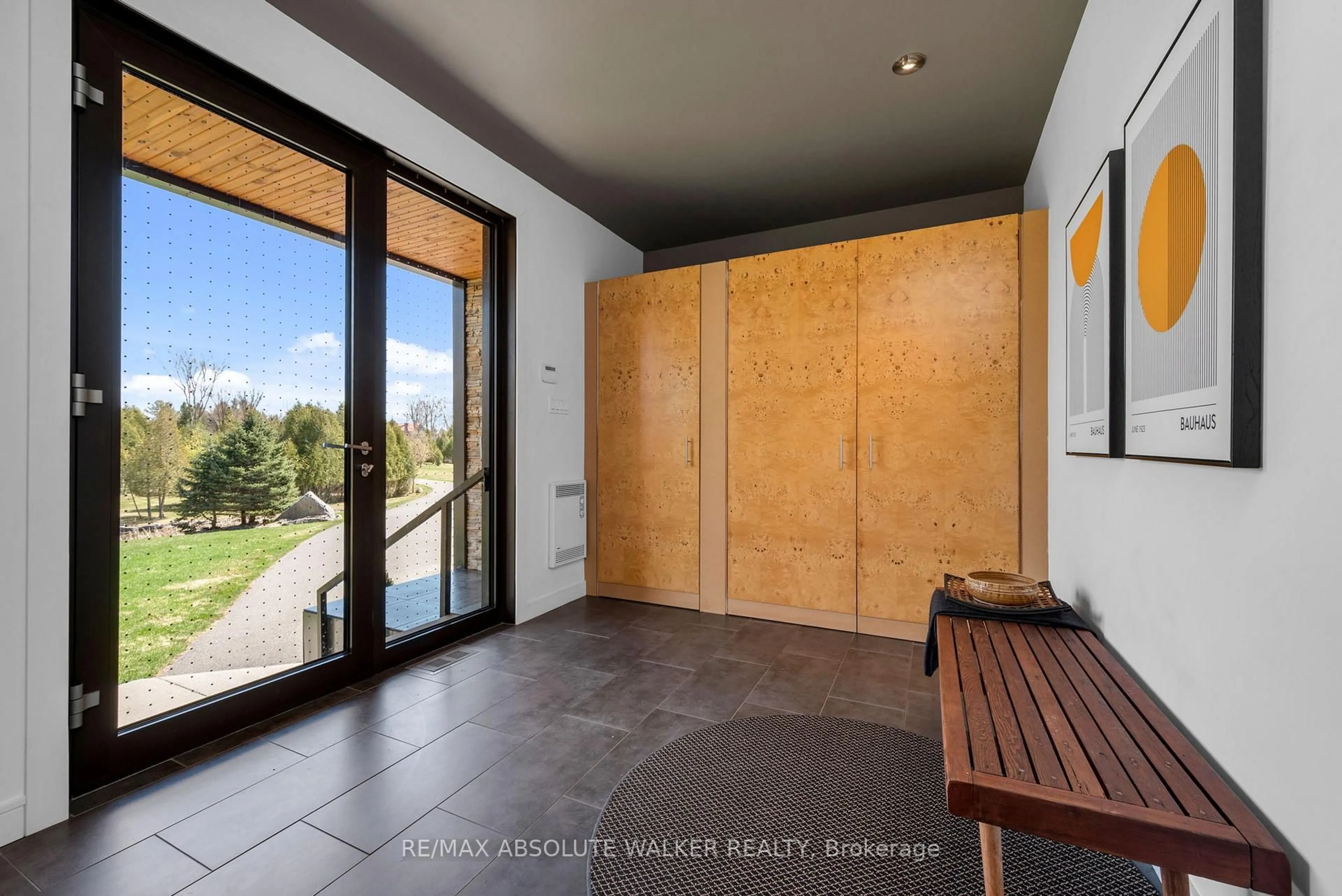 Indoor entryway for 19421 Kenyon Concession 1 Rd, North Glengarry Ontario K0C 1B0