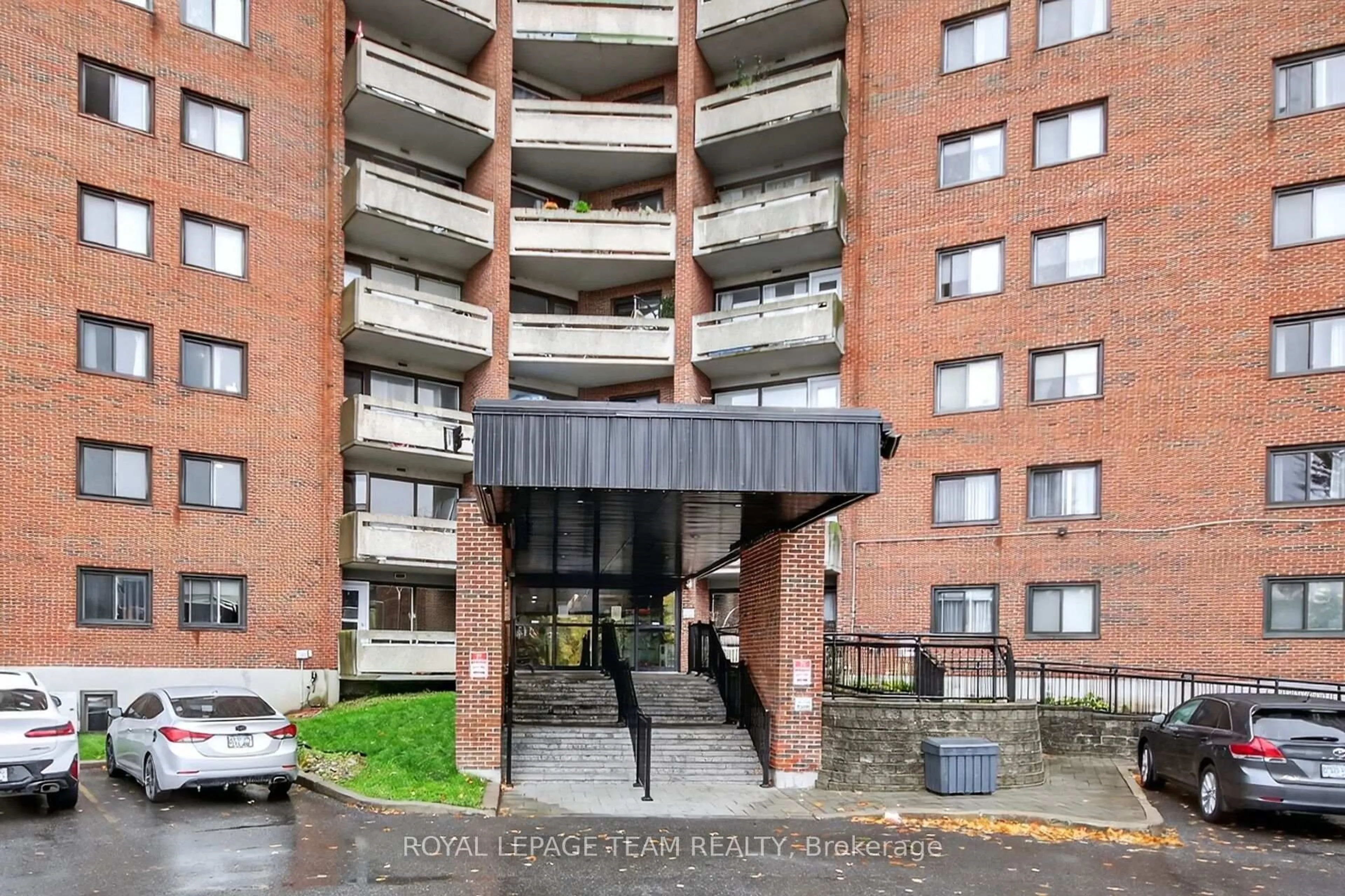 Indoor foyer for 3100 Carling Ave #513, Ottawa Ontario K2B 6J6