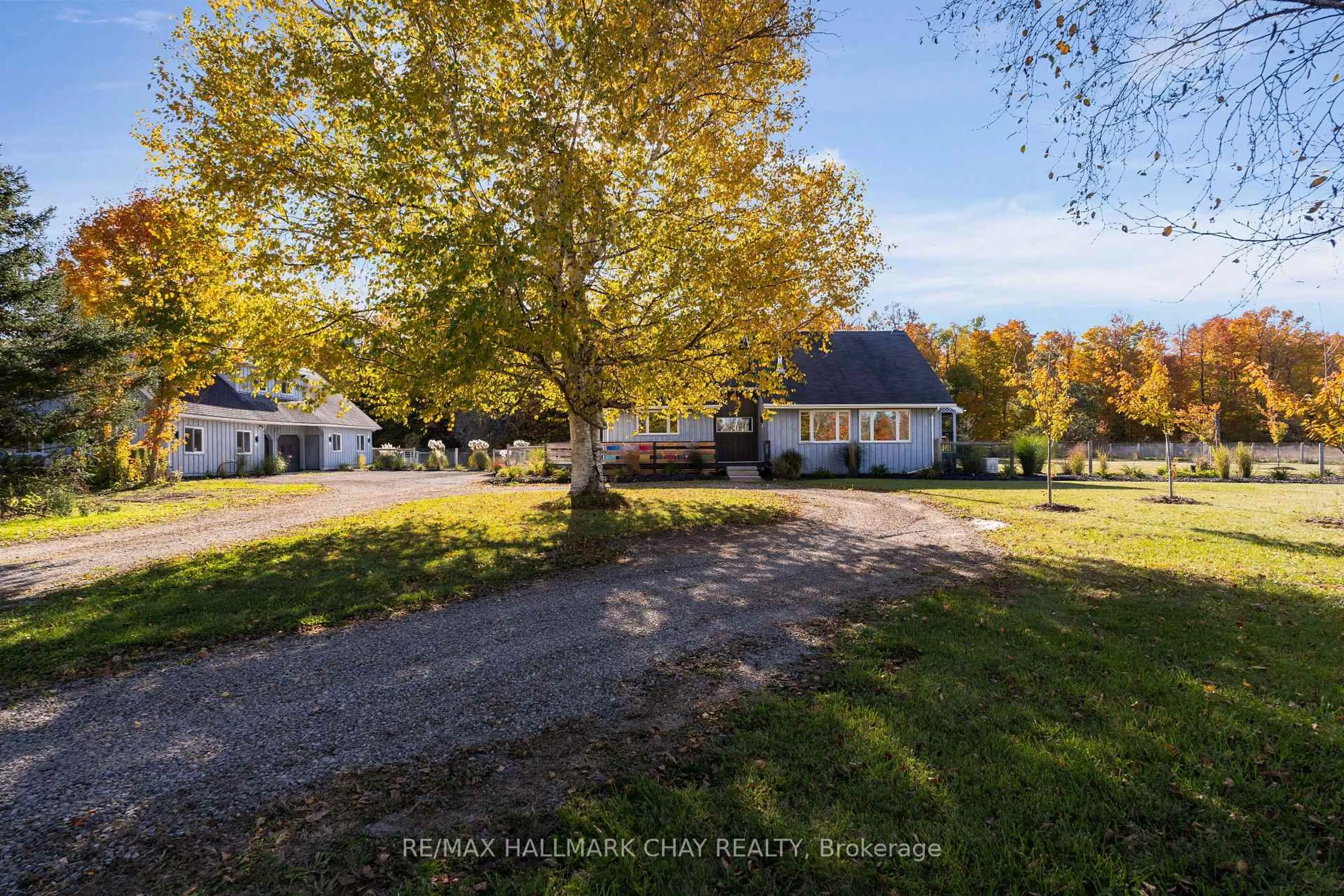 A pic from outside/outdoor area/front of a property/back of a property/a pic from drone, street for 5748 First Line, Erin Ontario L0N 1N0