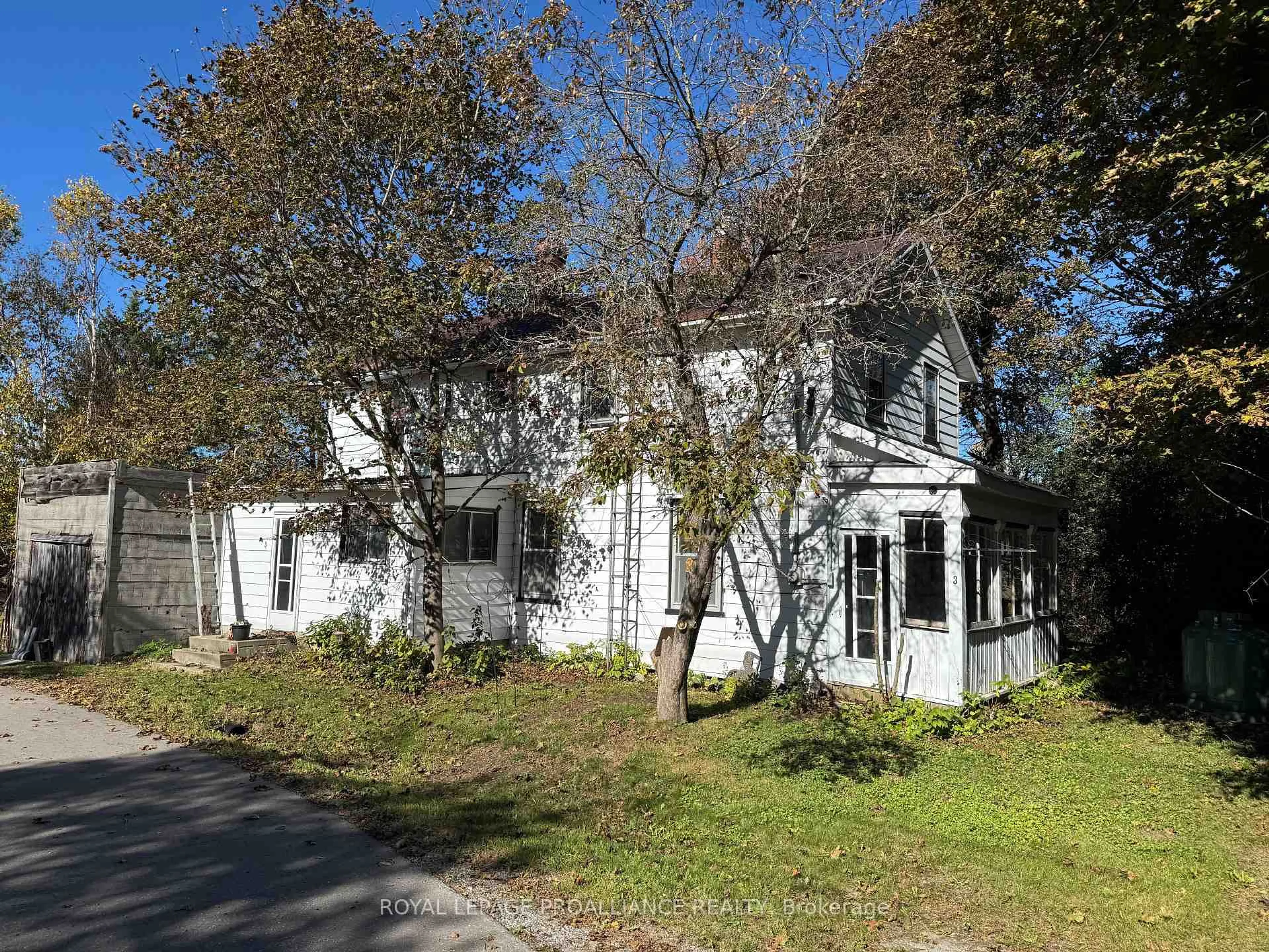 A pic from outside/outdoor area/front of a property/back of a property/a pic from drone, street for 3 Gore St, Kawartha Lakes Ontario L0A 1A0
