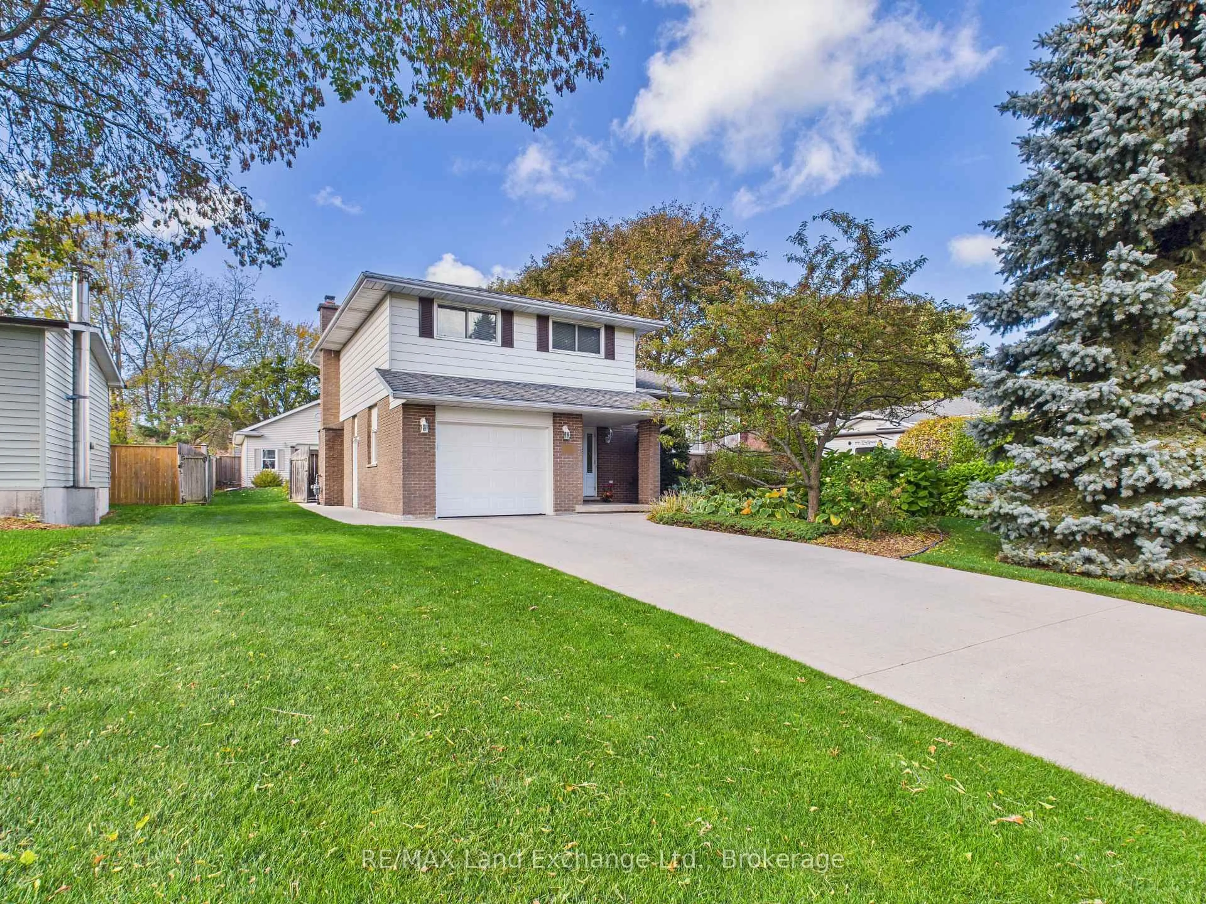 Home with brick exterior material, street for 228 Willow Rd, Kincardine Ontario N2Z 2V9