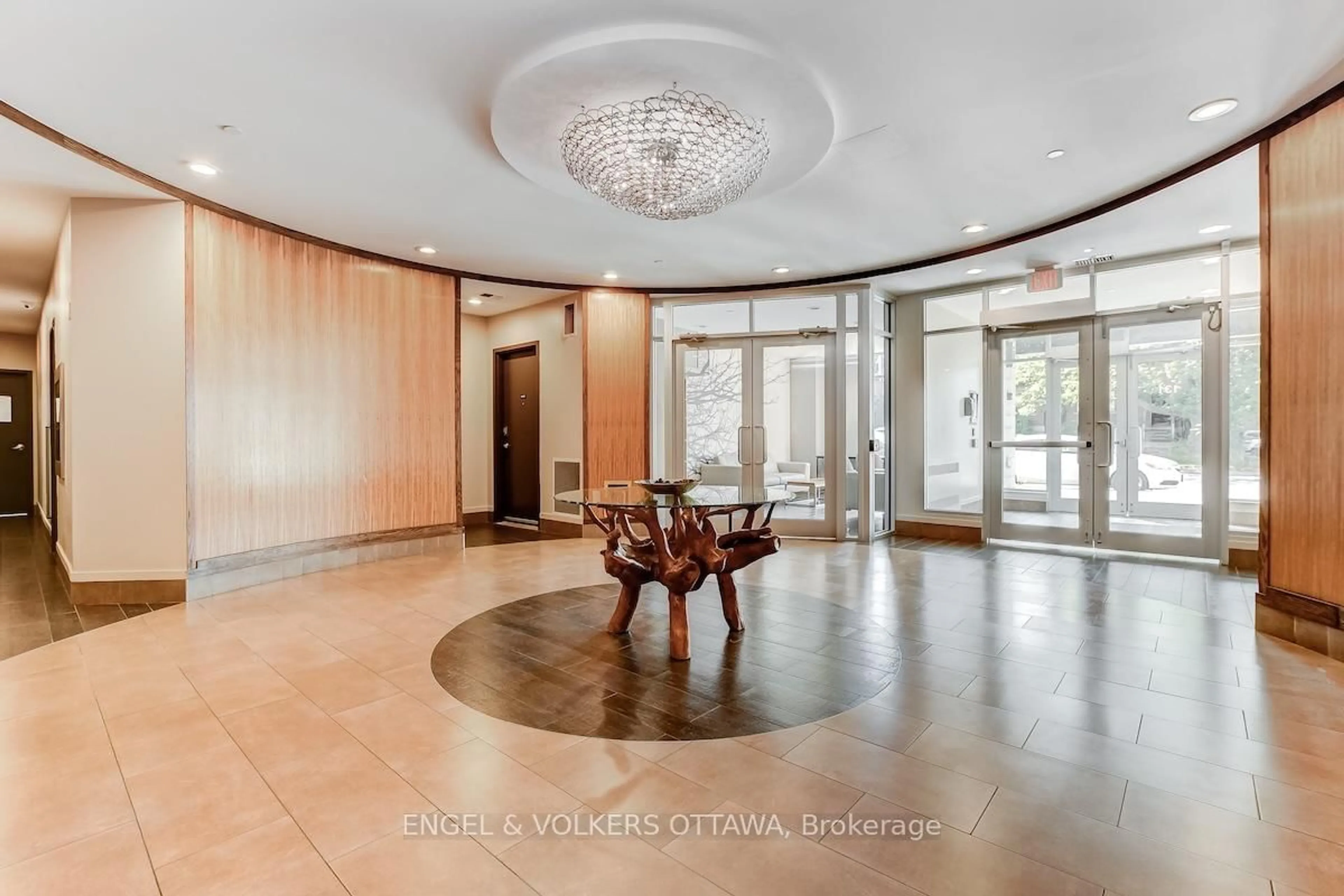 Lobby for 131 Holland Ave #404, Ottawa Ontario K1Y 3A2