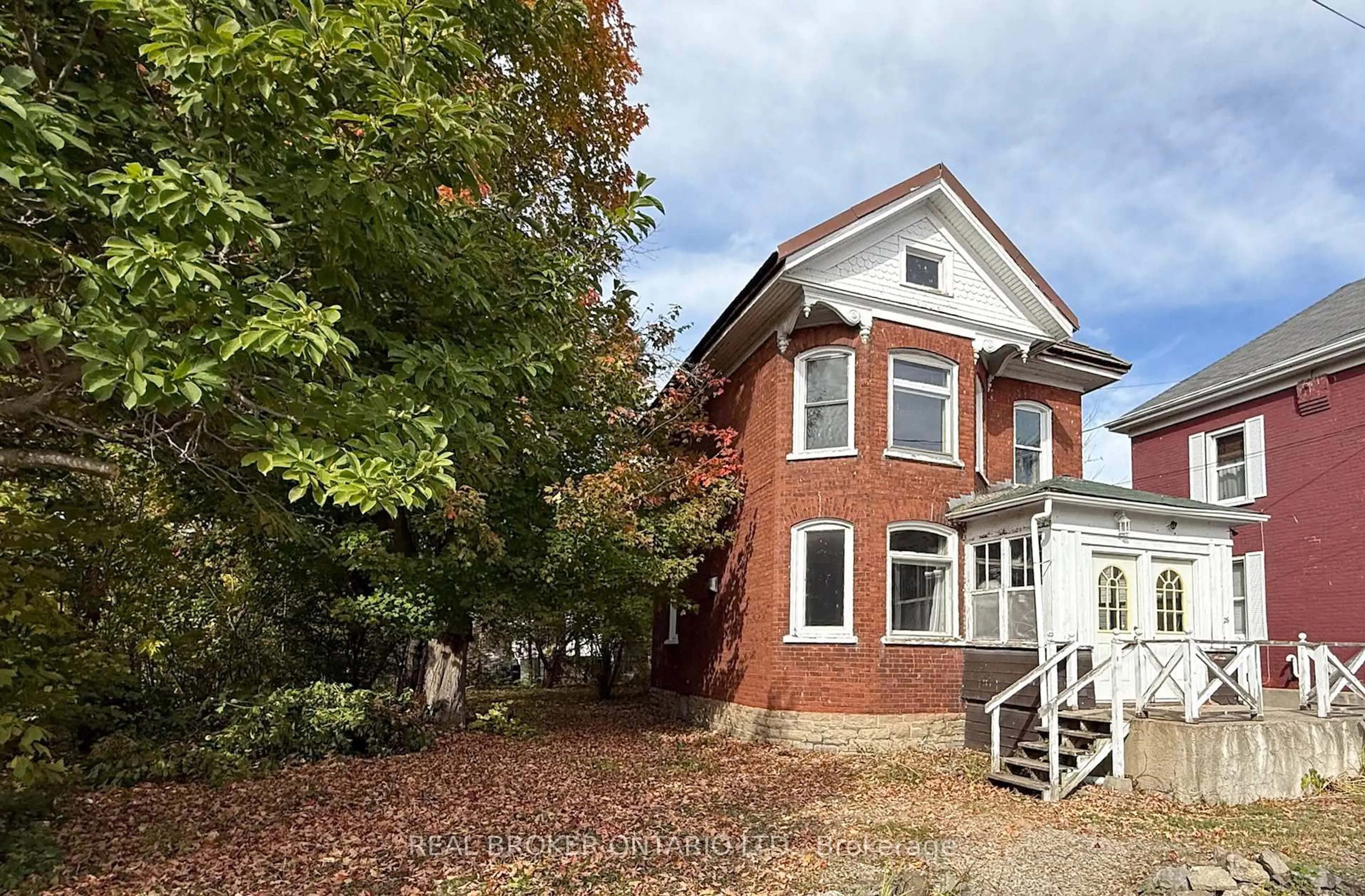 Home with brick exterior material, building for 26 Elgin St, Smiths Falls Ontario K7A 3C4