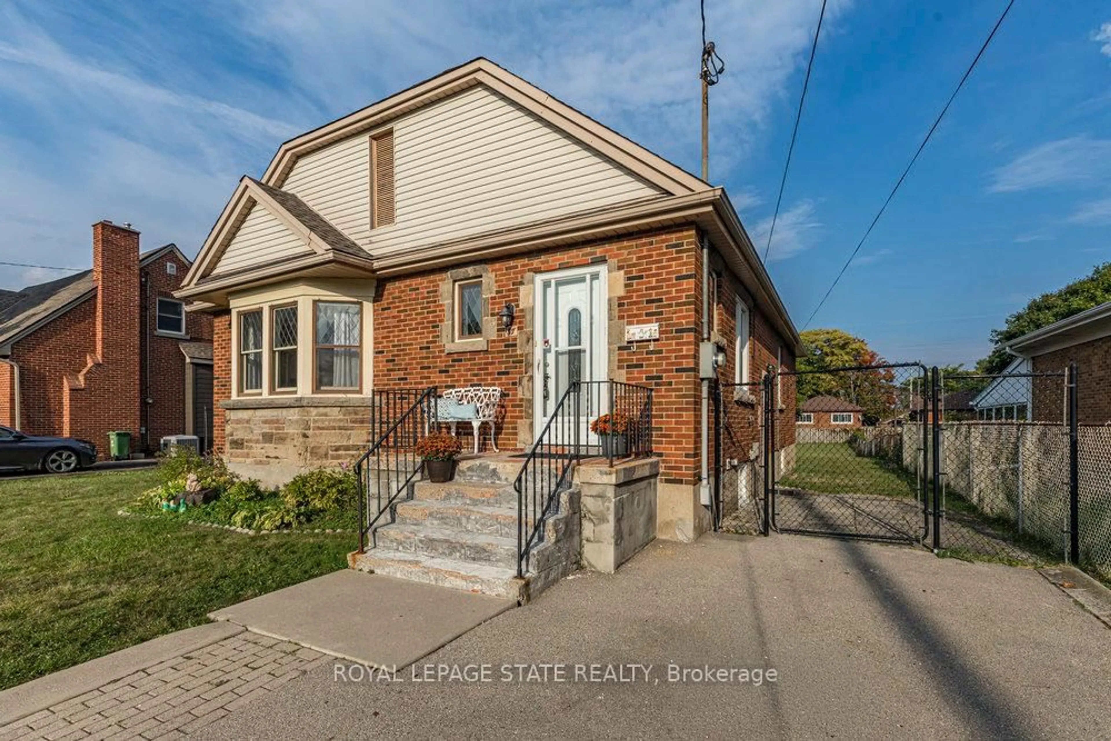 Home with brick exterior material, street for 37 Lower Horning Rd, Hamilton Ontario L8S 3E9