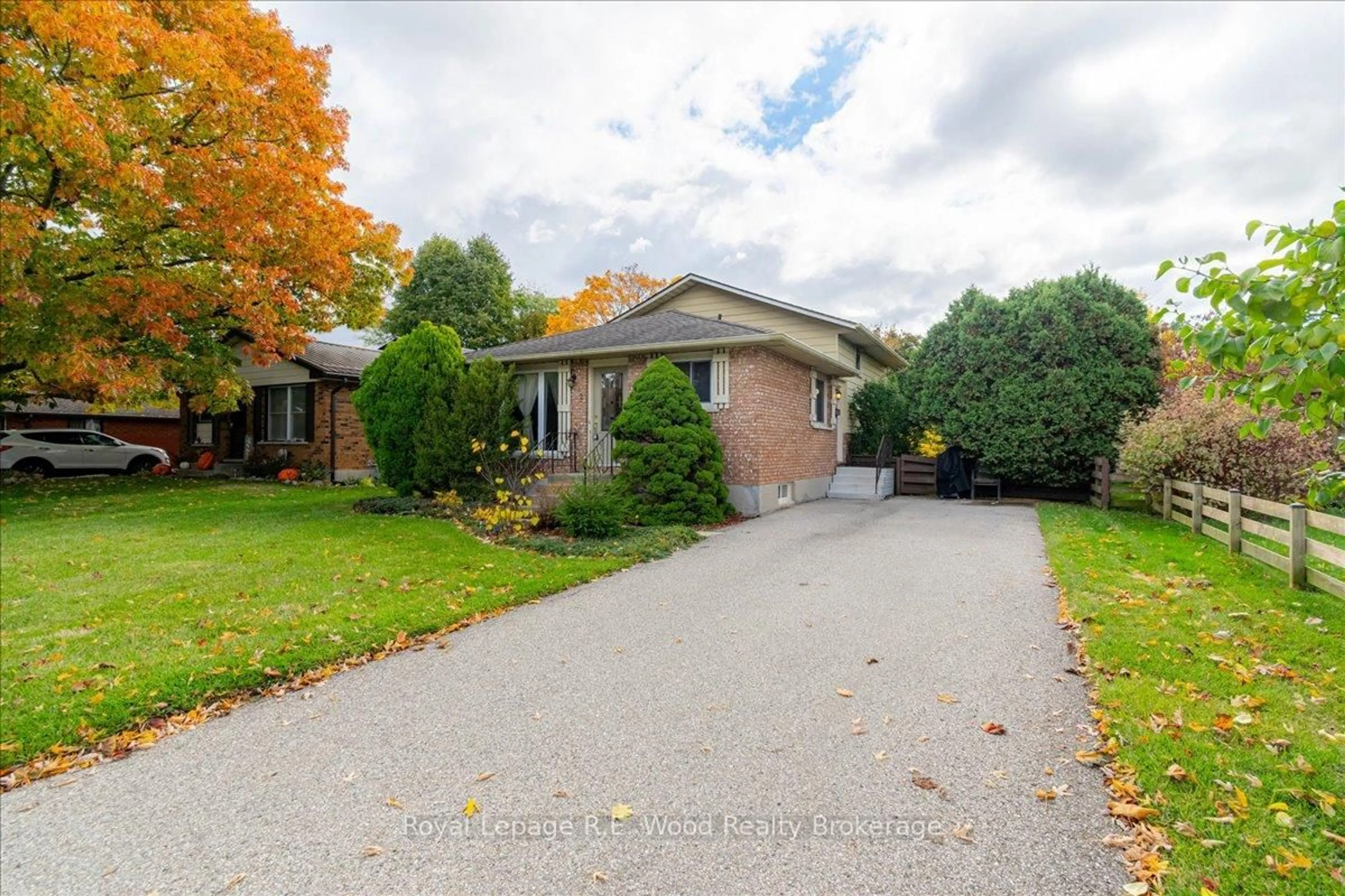 A pic from outside/outdoor area/front of a property/back of a property/a pic from drone, street for 52 Trottier Dr, Tillsonburg Ontario N4G 4R2