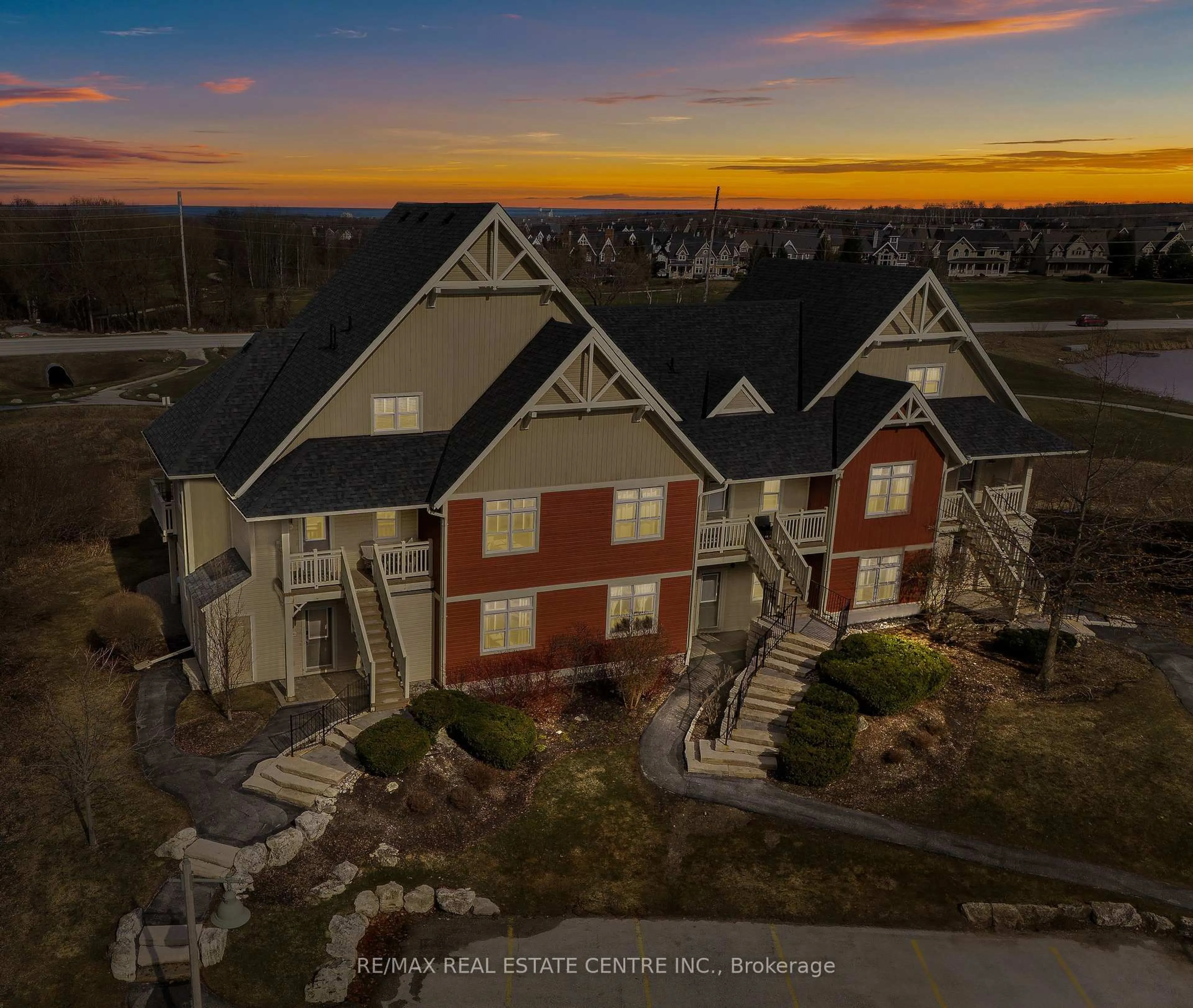 A pic from outside/outdoor area/front of a property/back of a property/a pic from drone, unknown for 125 FAIRWAY Crt #228, Blue Mountains Ontario L9Y 0P8