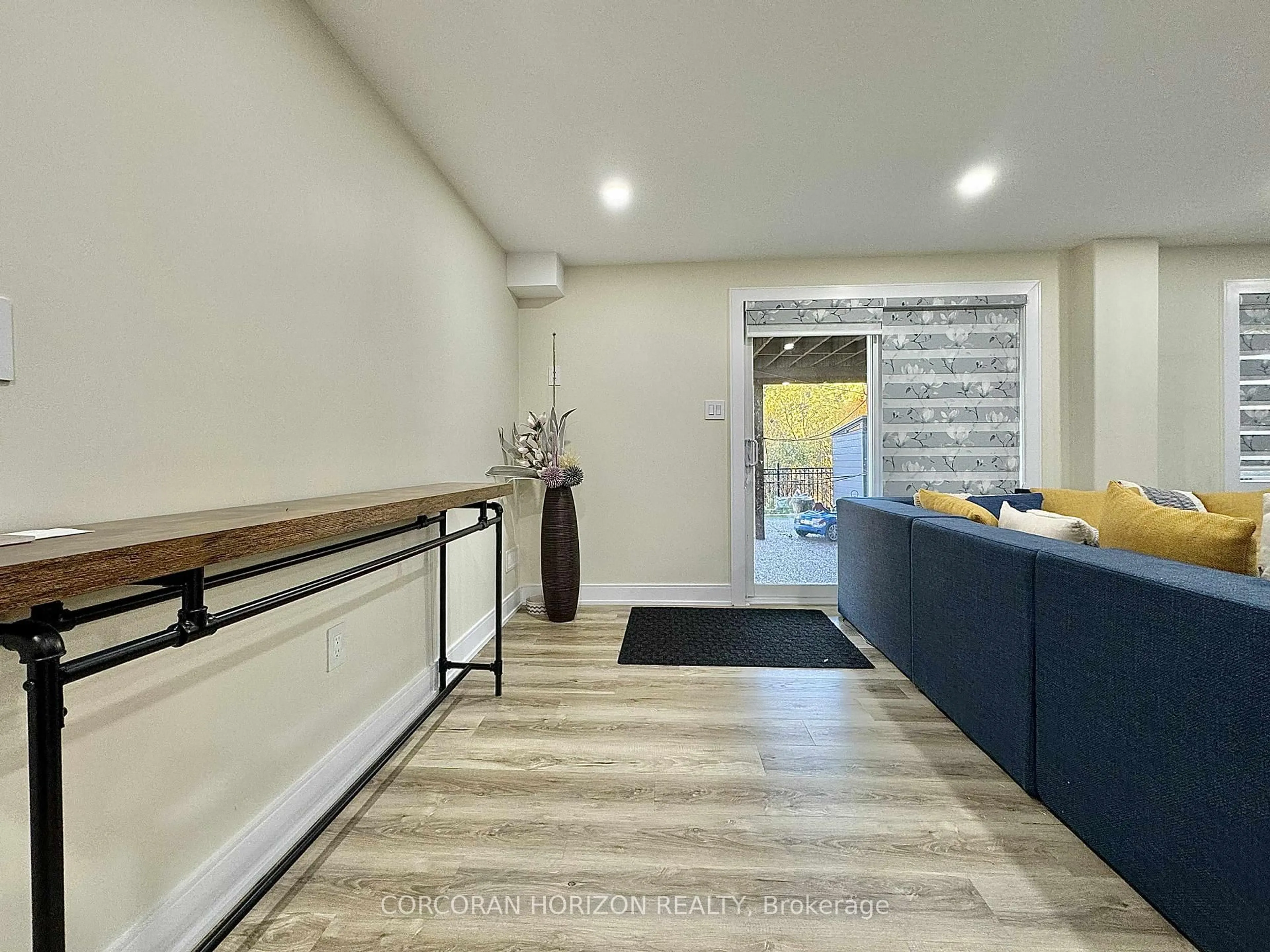 Indoor foyer for 23 Mossgrove Dr #Lower, Cambridge Ontario N2P 2Y8