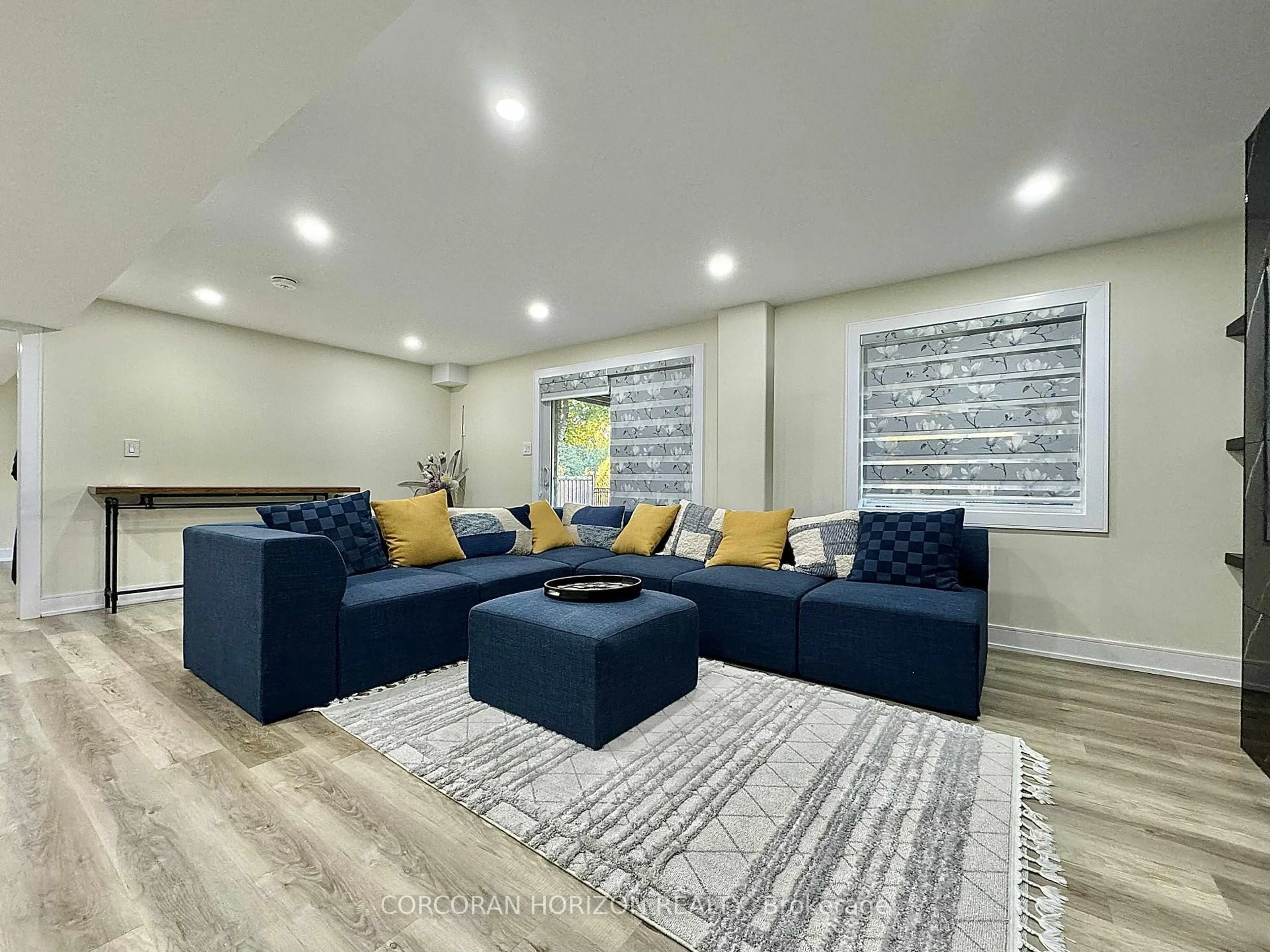 Living room with furniture, carpet floor for 23 Mossgrove Dr #Lower, Cambridge Ontario N2P 2Y8