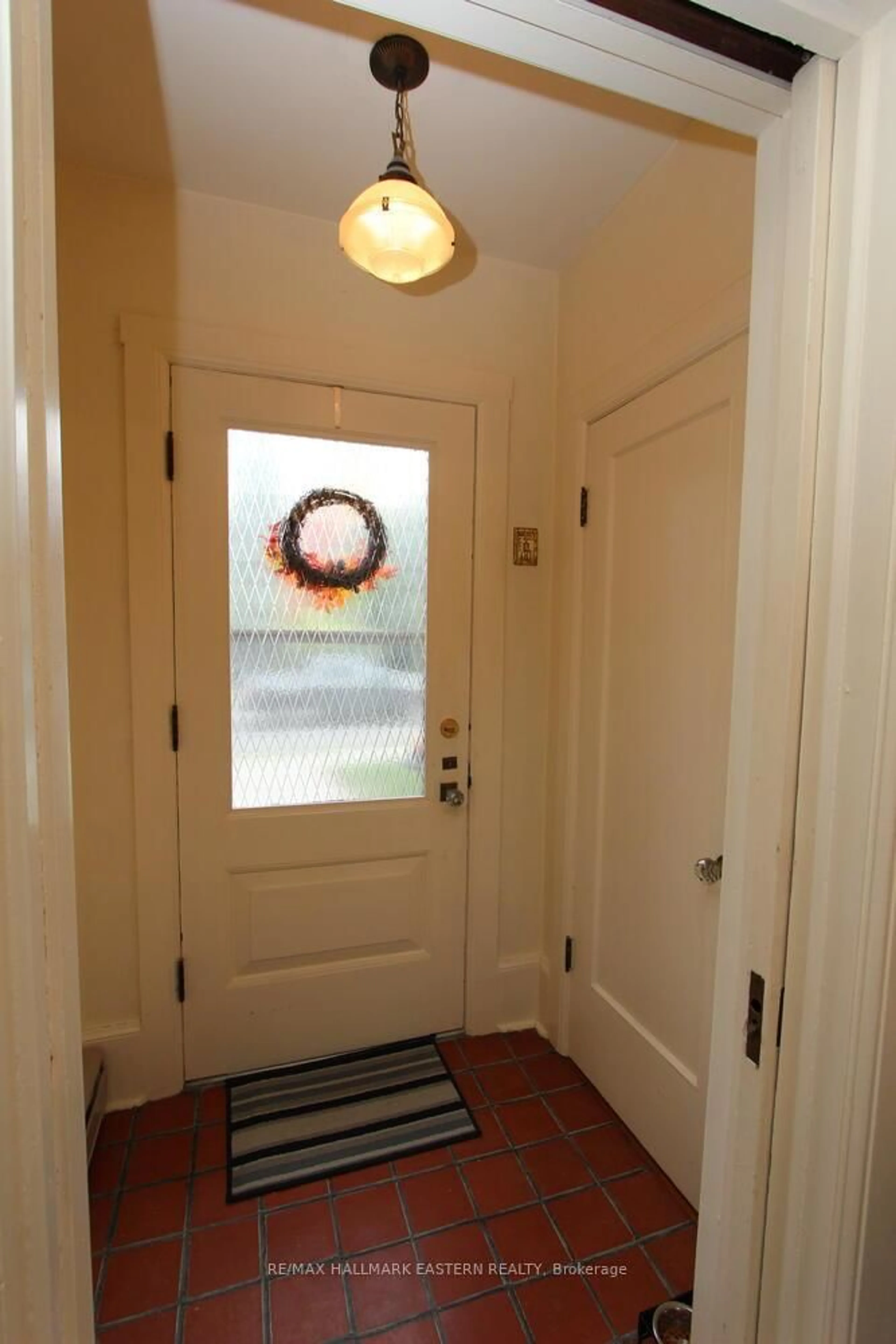 Indoor entryway for 81 Second St, Trent Hills Ontario K0L 1L0