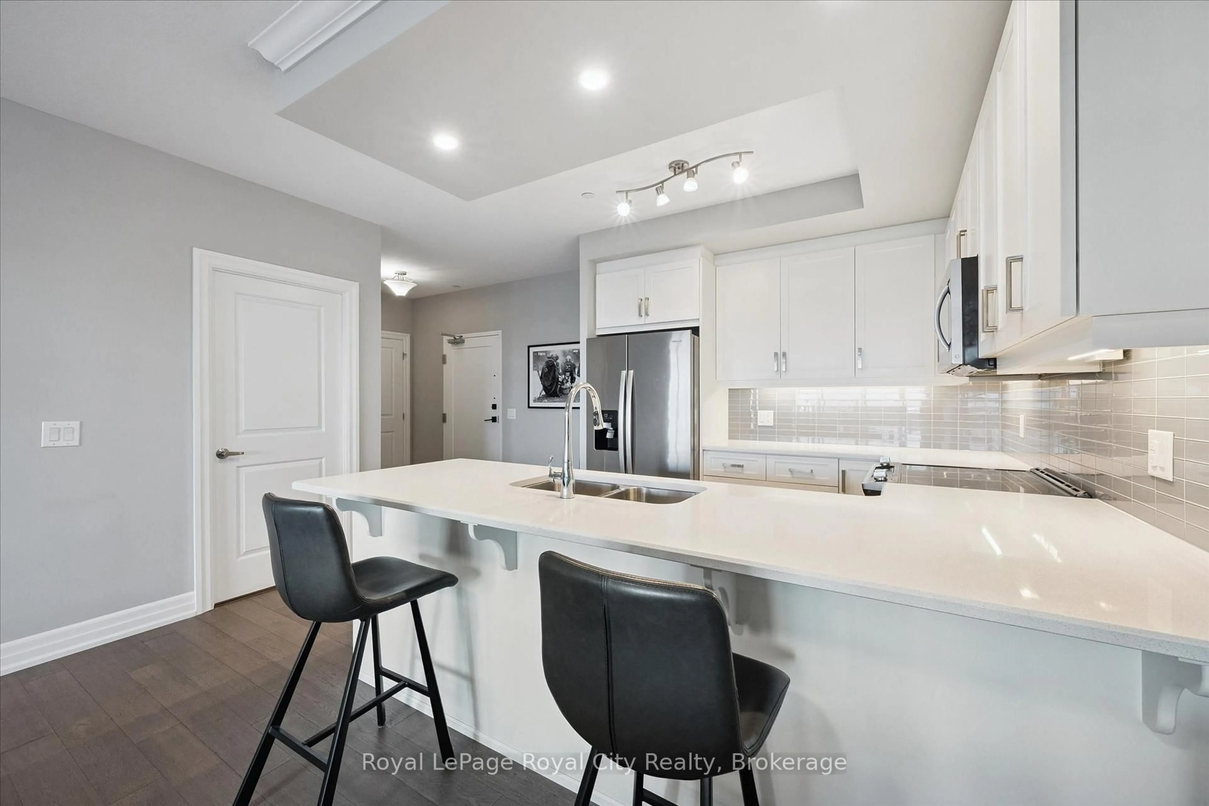 Open concept kitchen, ceramic/tile floor for 1878 Gordon St #409, Guelph Ontario N1L 0P4