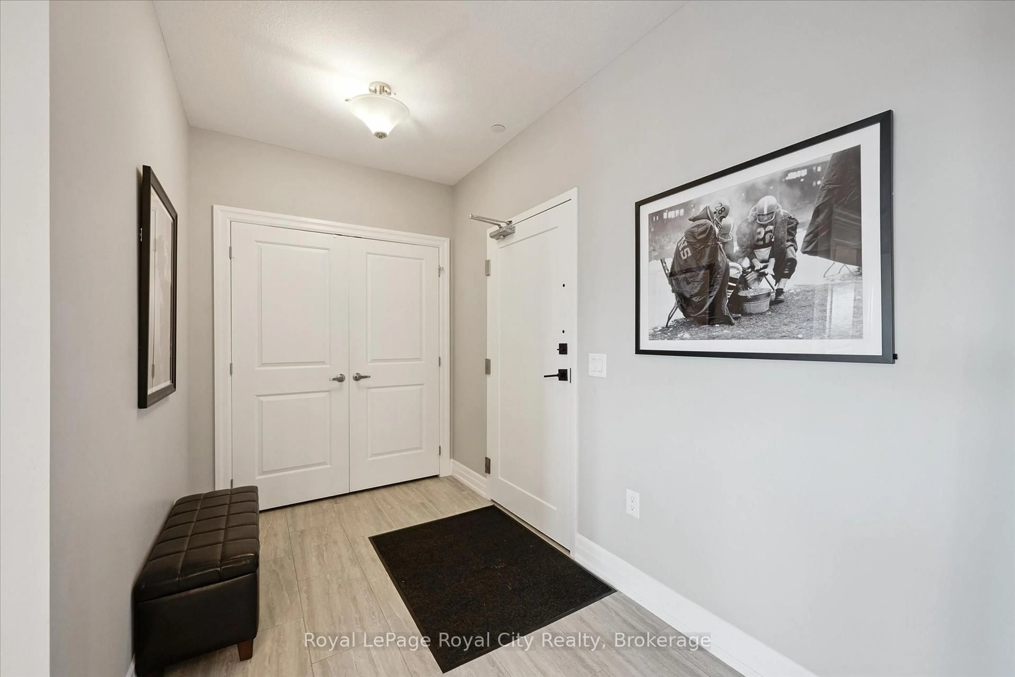 Indoor entryway for 1878 Gordon St #409, Guelph Ontario N1L 0P4