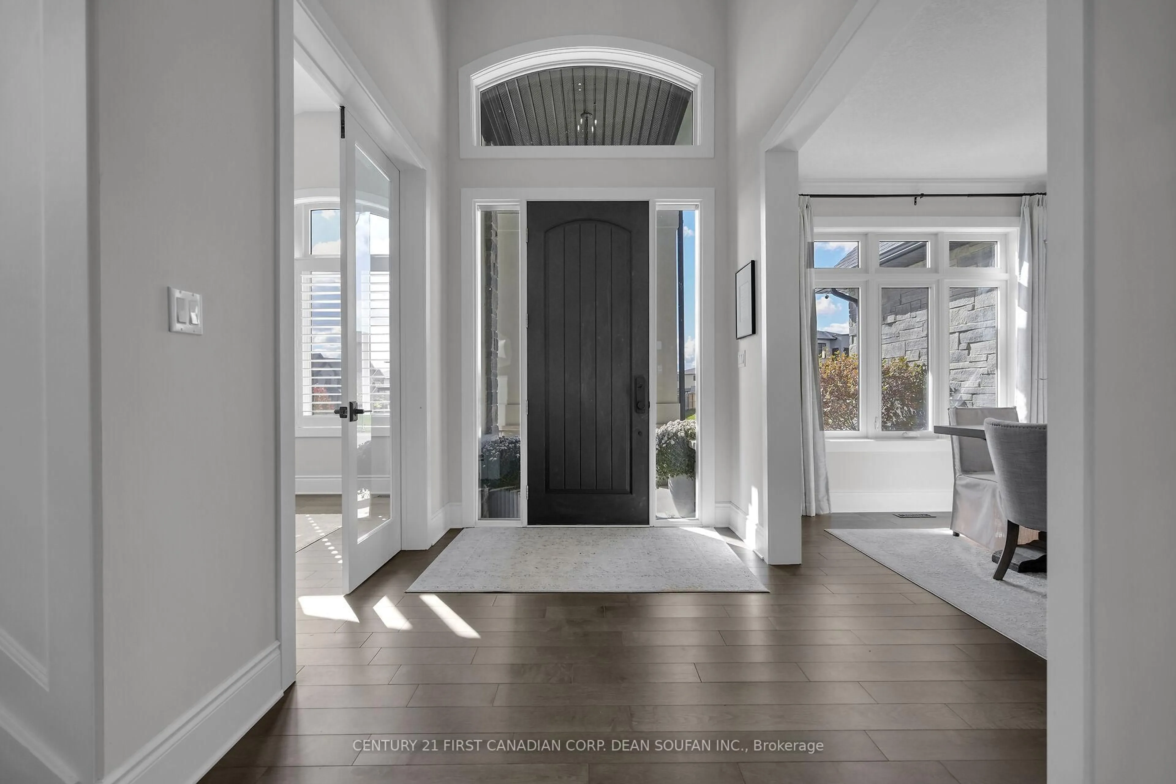 Indoor entryway for 2186 RED THORNE Ave, London South Ontario N6P 0E9