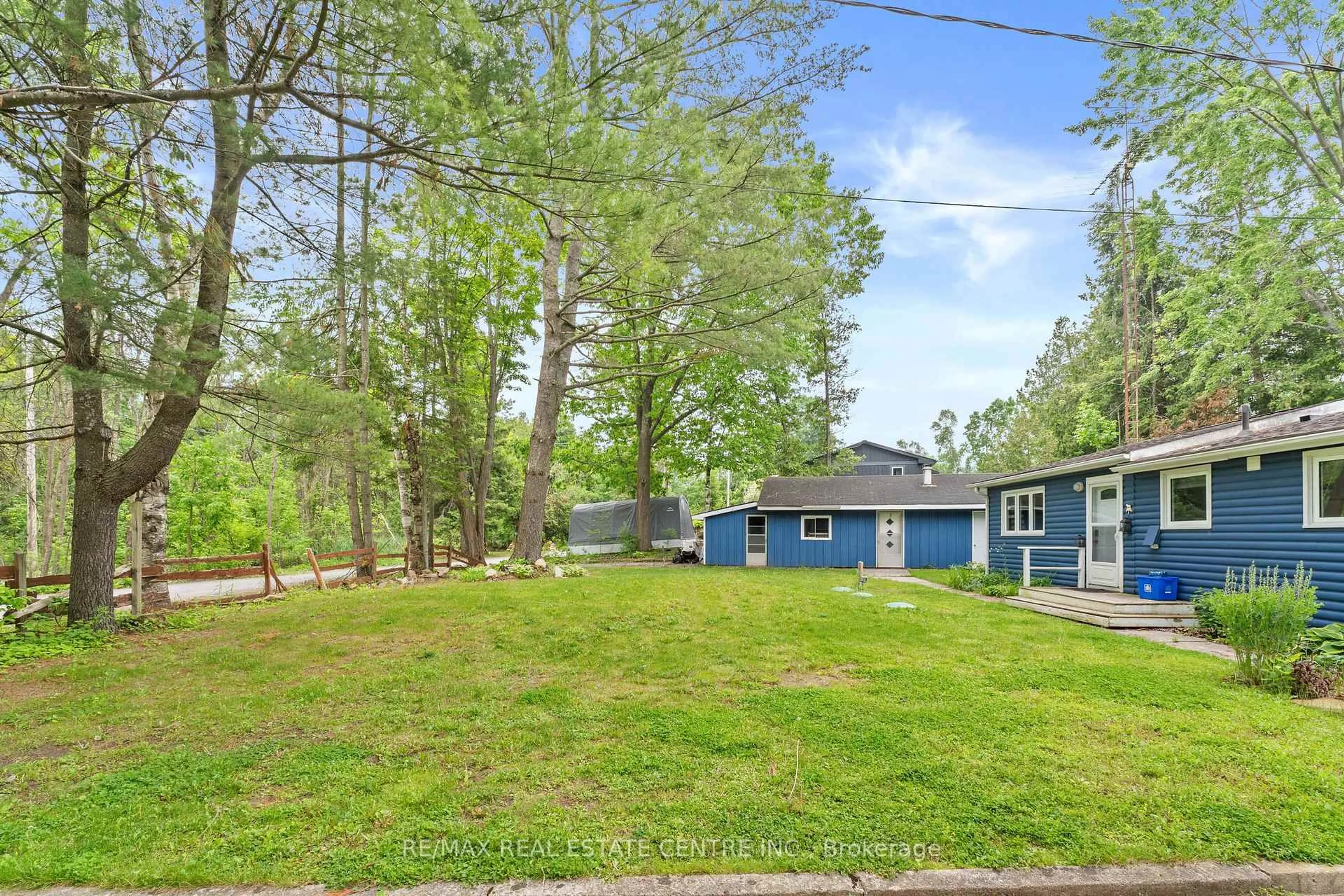 Patio, unknown for 3012 Greenwood Lane, Selwyn Ontario K0L 2H0