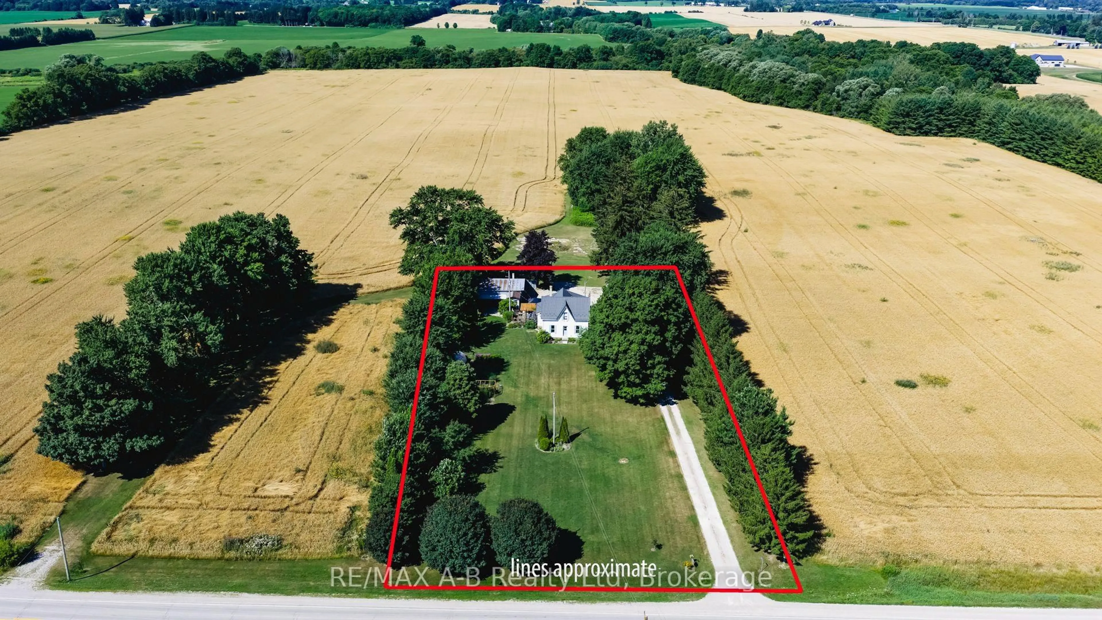A pic from outside/outdoor area/front of a property/back of a property/a pic from drone, building for 24189 Wellburn Rd, Thames Centre Ontario N4X 1C6