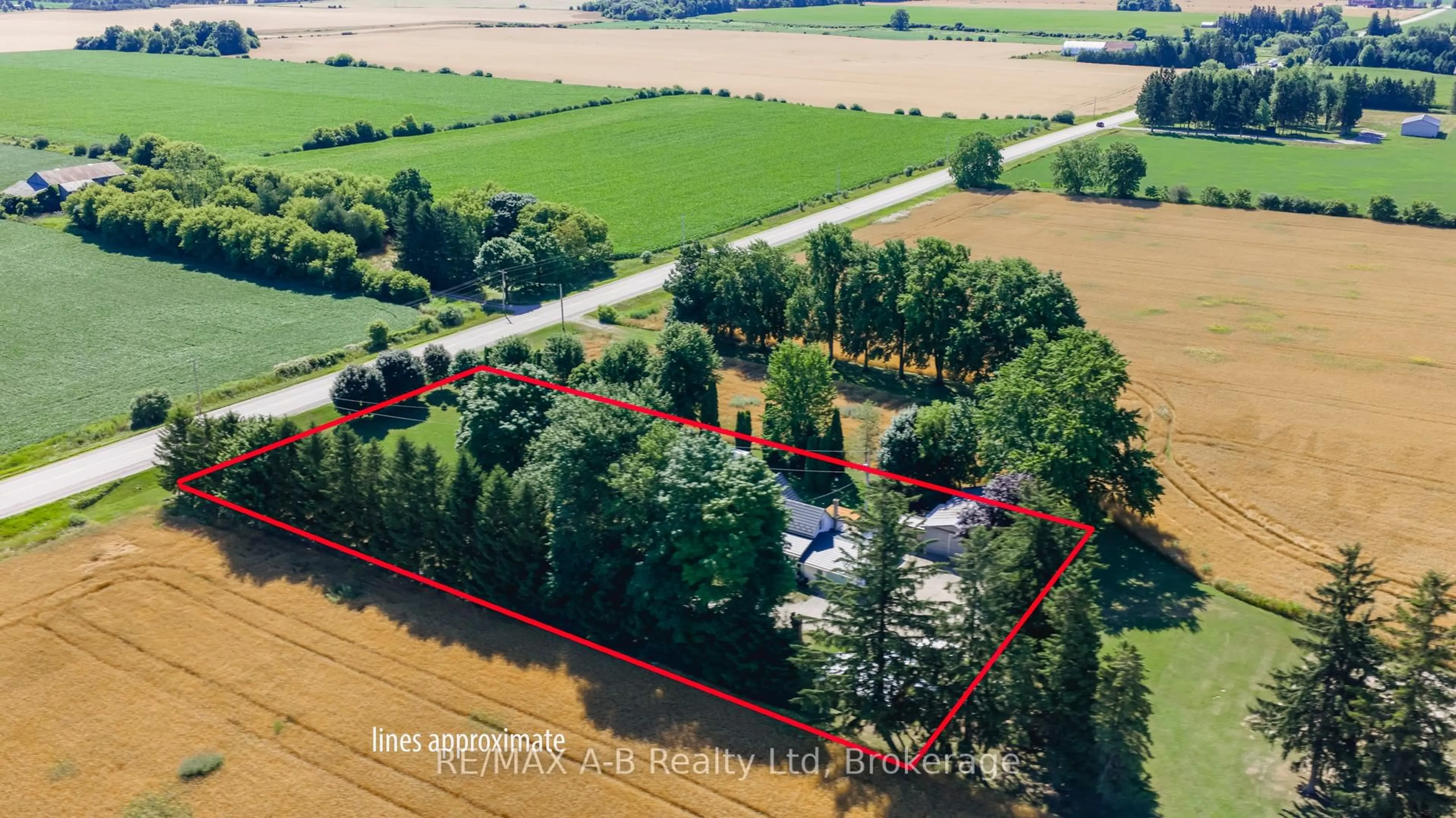 A pic from outside/outdoor area/front of a property/back of a property/a pic from drone, unknown for 24189 Wellburn Rd, Thames Centre Ontario N4X 1C6