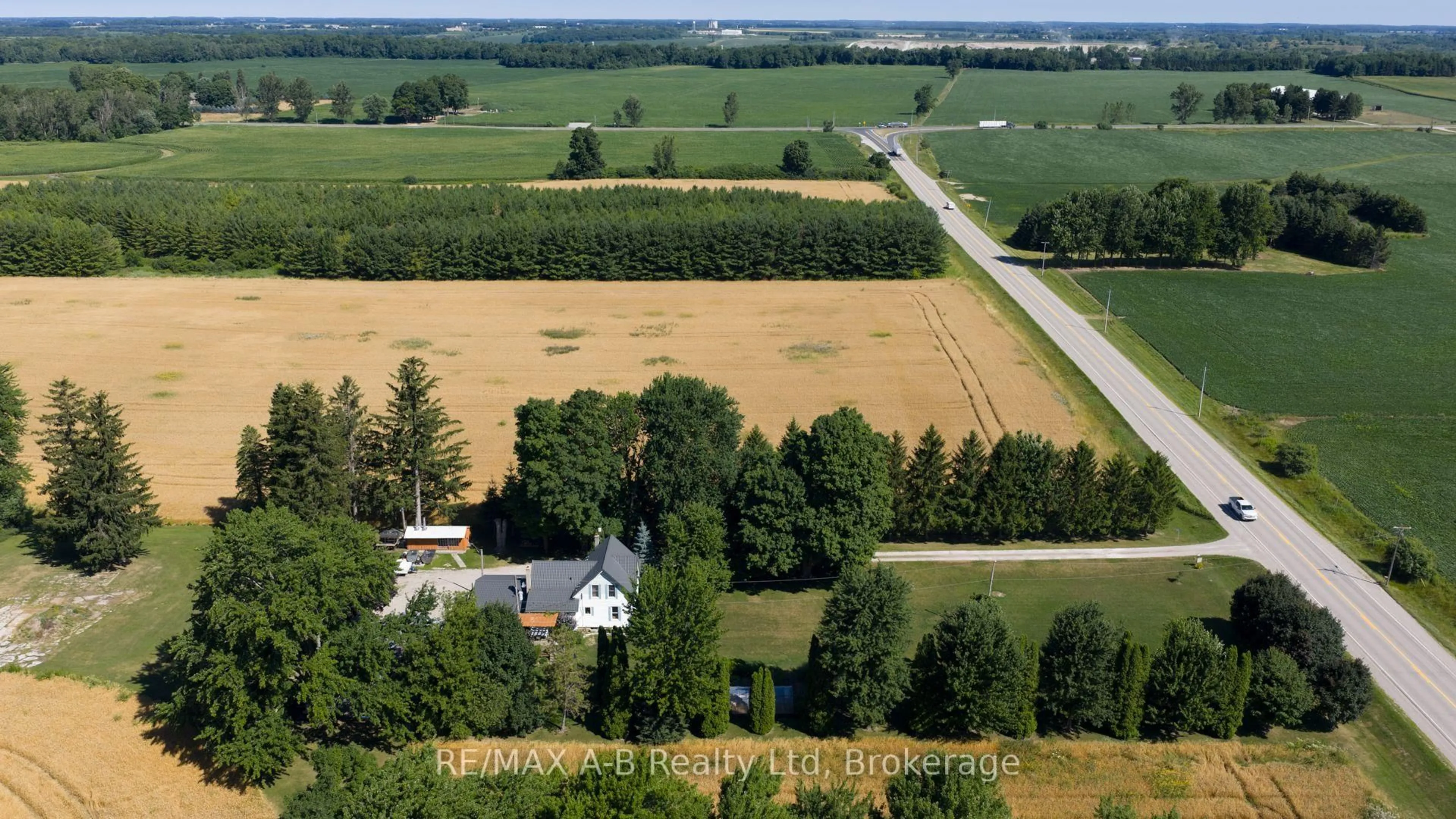 A pic from outside/outdoor area/front of a property/back of a property/a pic from drone, unknown for 24189 Wellburn Rd, Thames Centre Ontario N4X 1C6