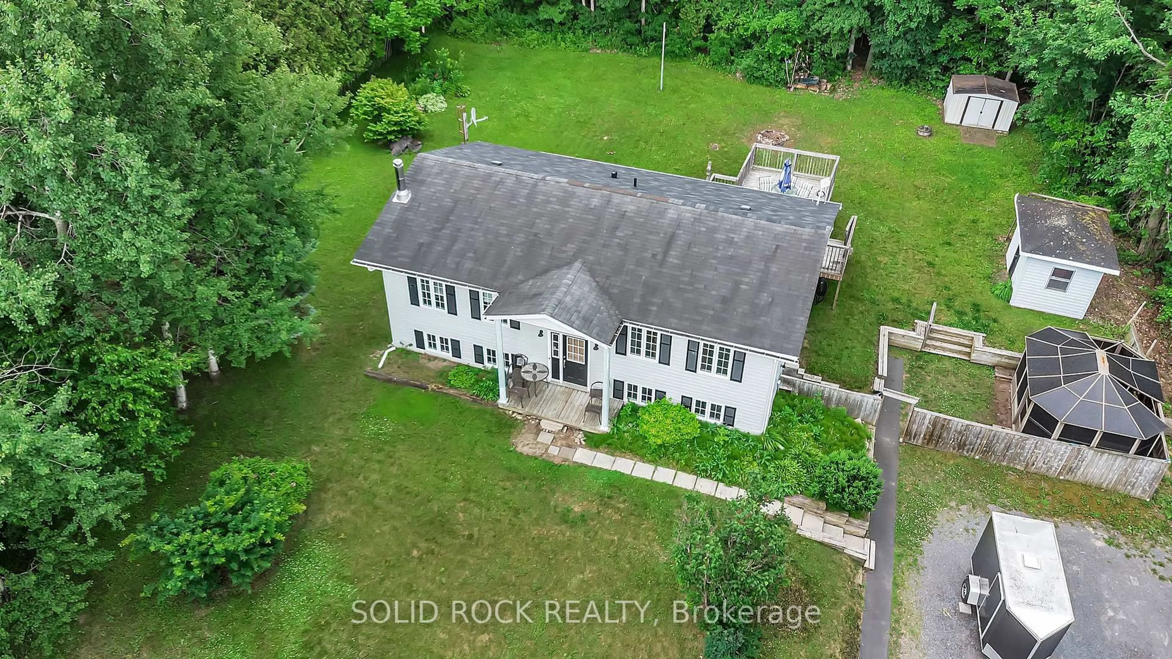 A pic from outside/outdoor area/front of a property/back of a property/a pic from drone, building for 17372 Cameron Rd, South Stormont Ontario K0C 2A0