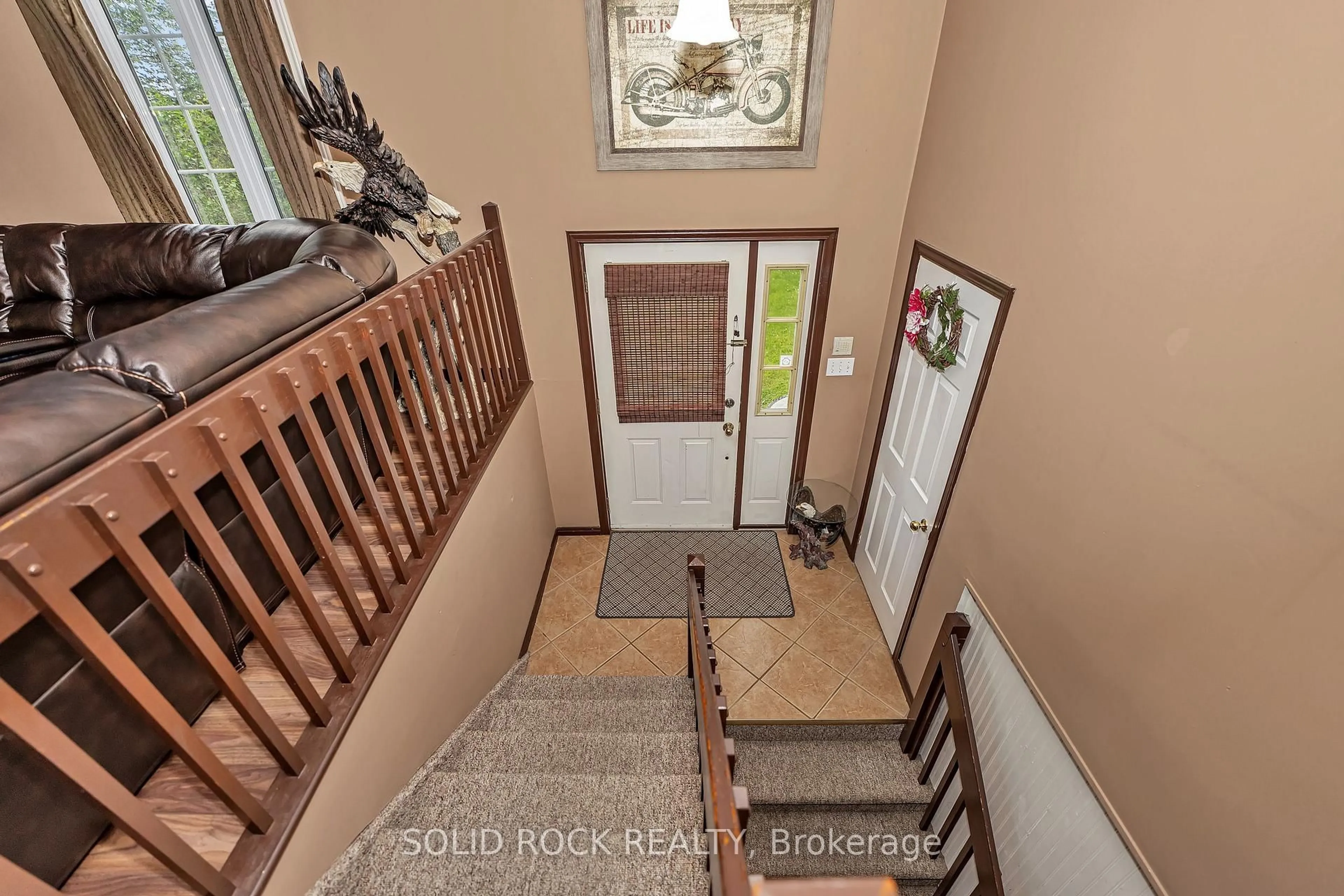 Indoor entryway for 17372 Cameron Rd, South Stormont Ontario K0C 2A0
