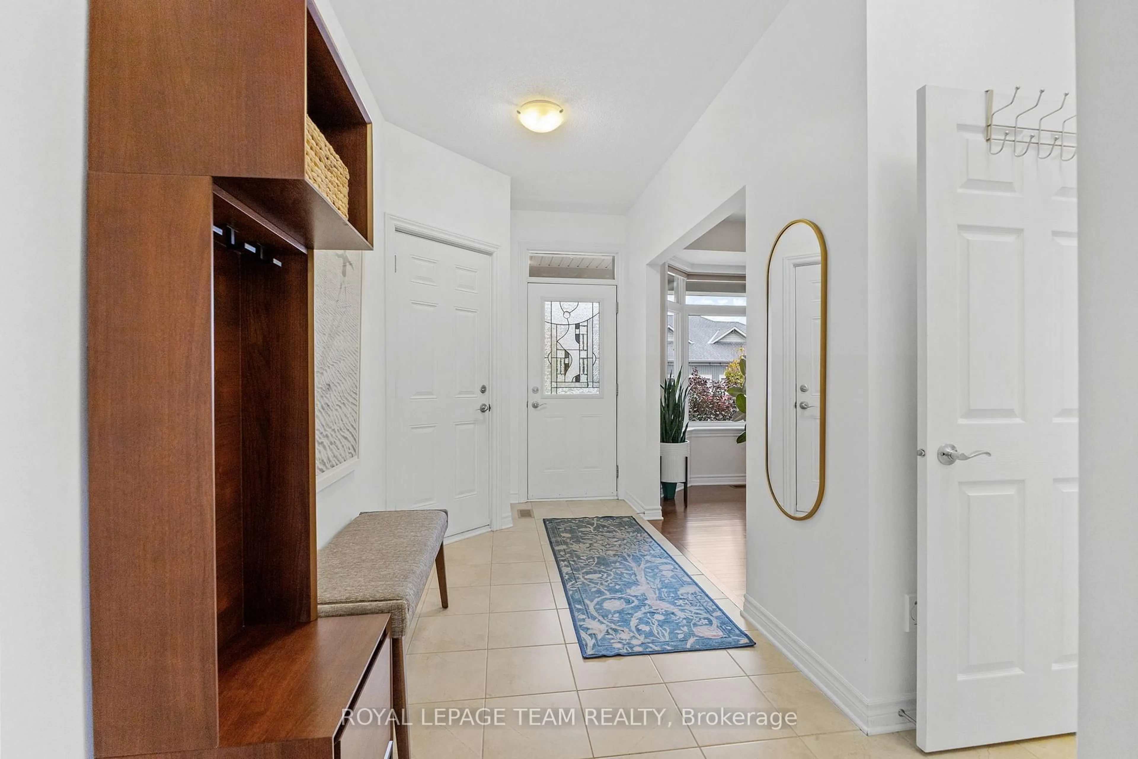 Indoor entryway for 248 Shinny Ave, Ottawa Ontario K2V 0B9