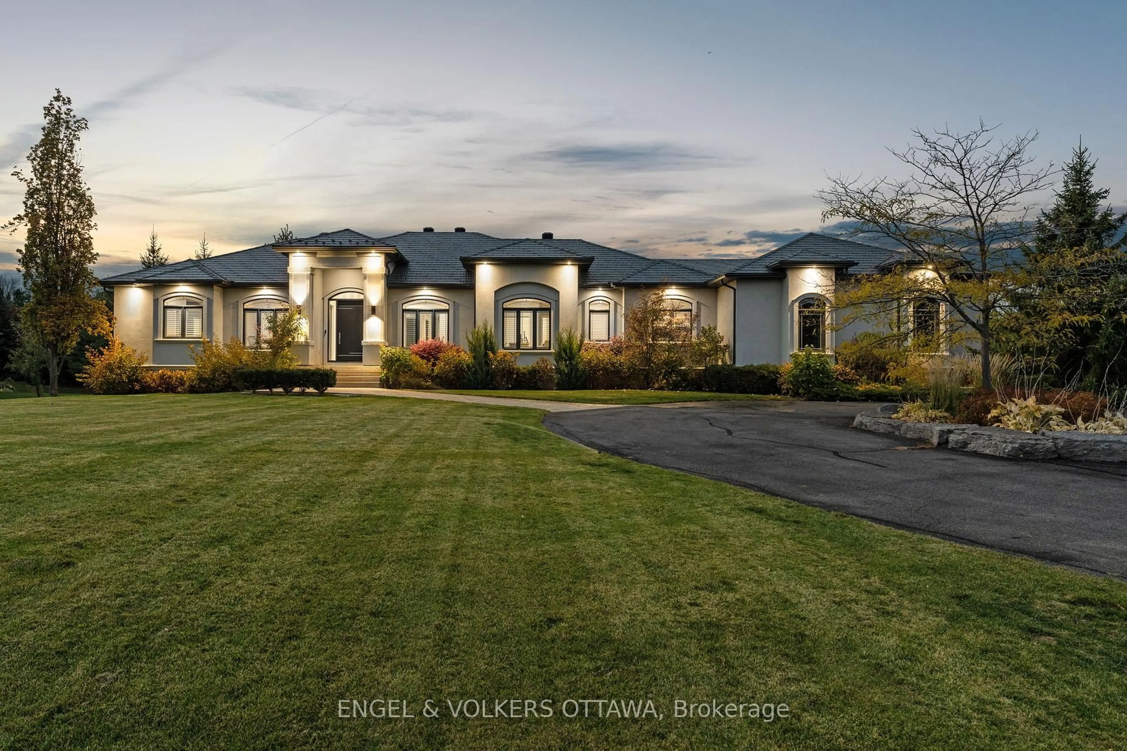 A pic from outside/outdoor area/front of a property/back of a property/a pic from drone, street for 5906 Longhearth Way, Manotick Ontario K4M 1M1