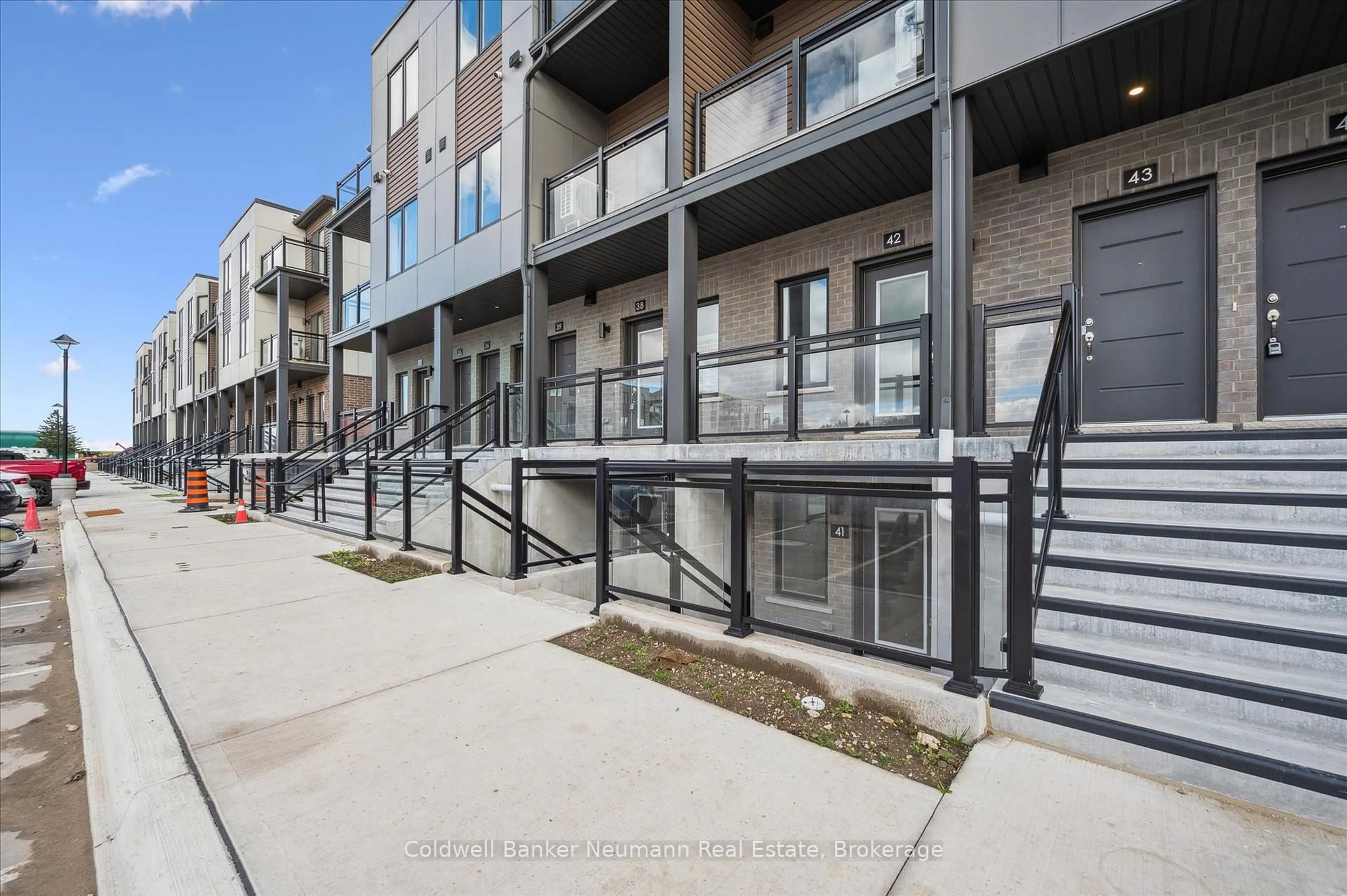 Patio, street for 940 David St #41, Centre Wellington Ontario N1M 0L7