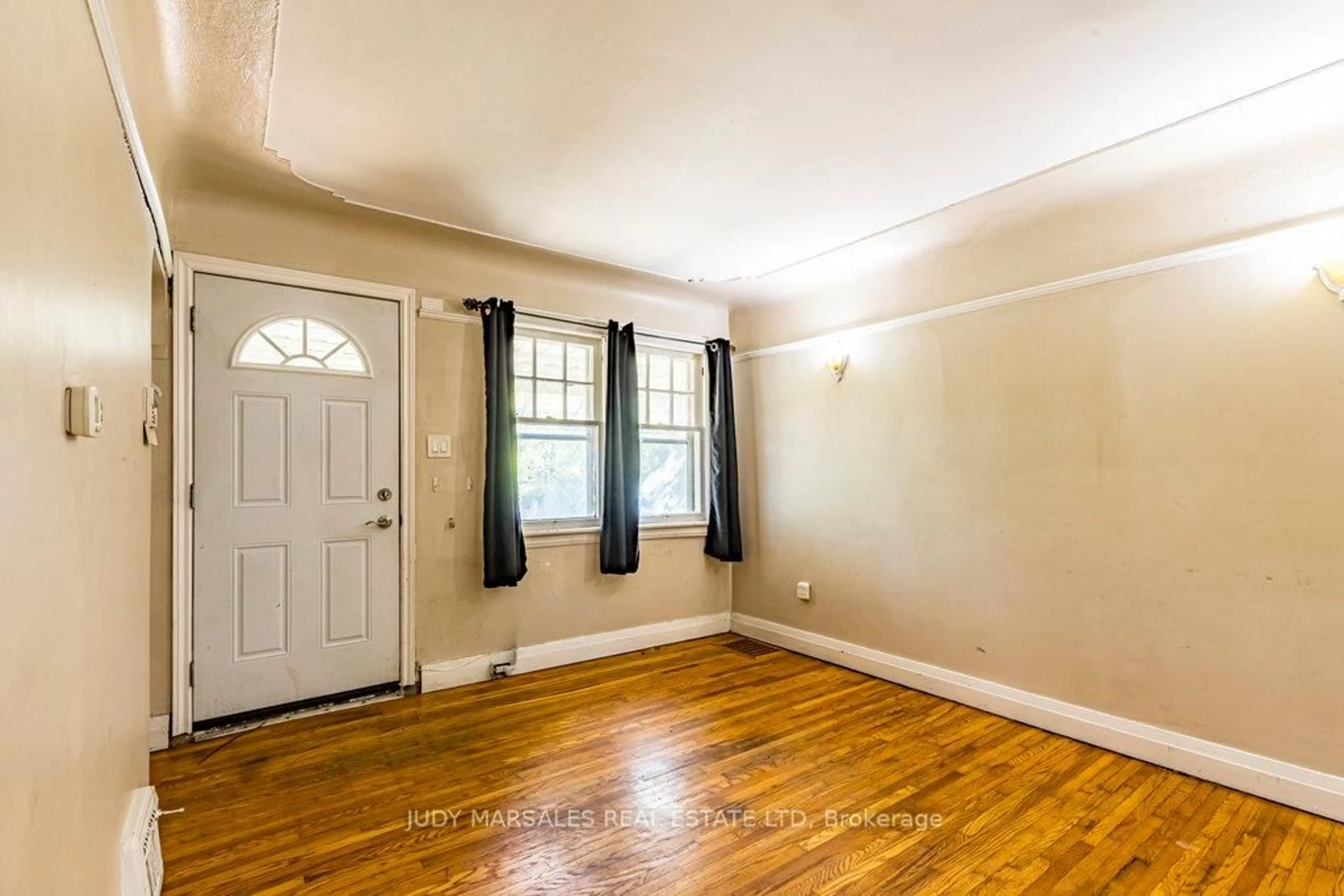 Unknown for 132 Tope Cres, Hamilton Ontario L8S 1M7