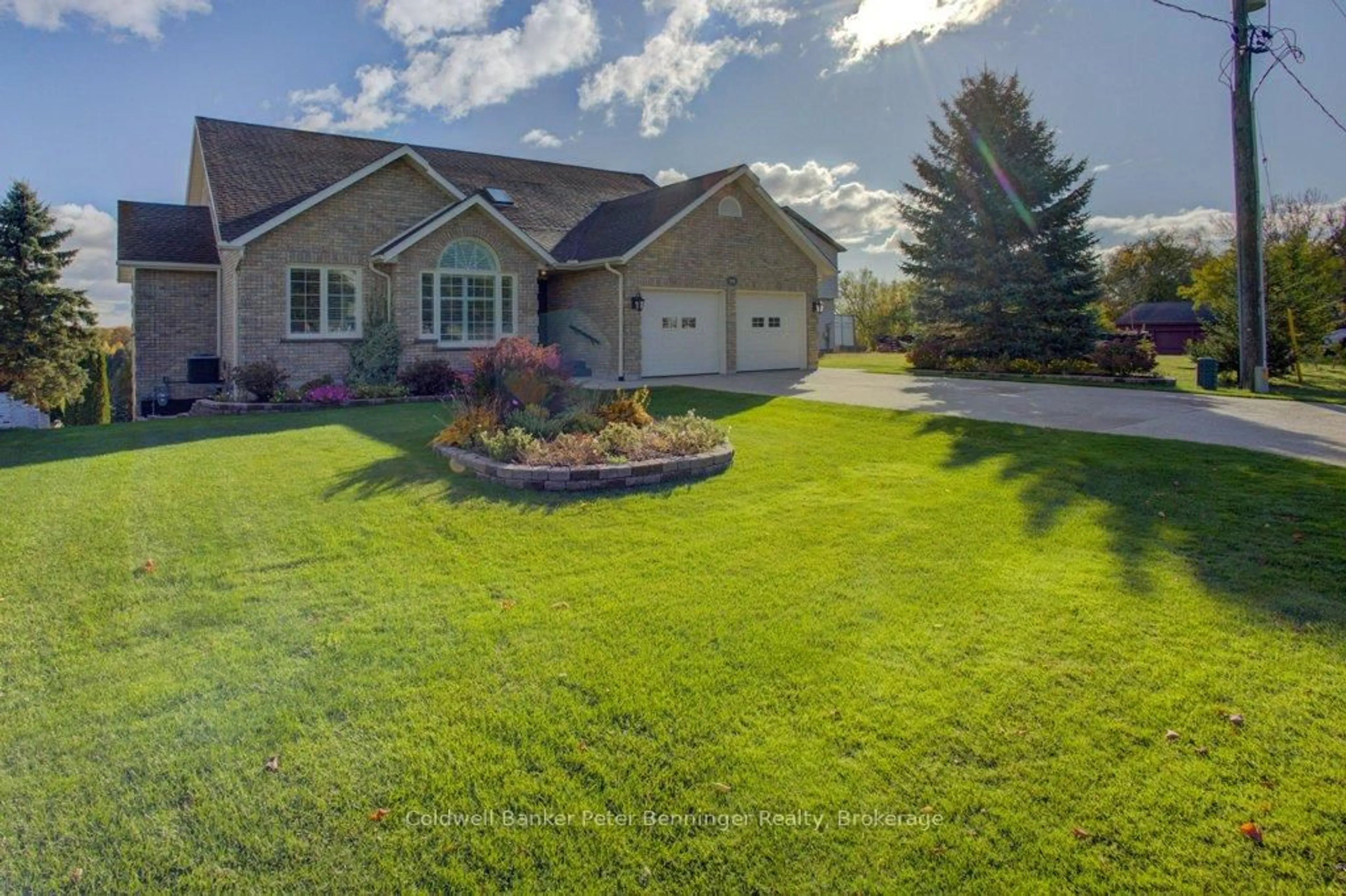 A pic from outside/outdoor area/front of a property/back of a property/a pic from drone, unknown for 79 George St, Arran-Elderslie Ontario N0G 2N0