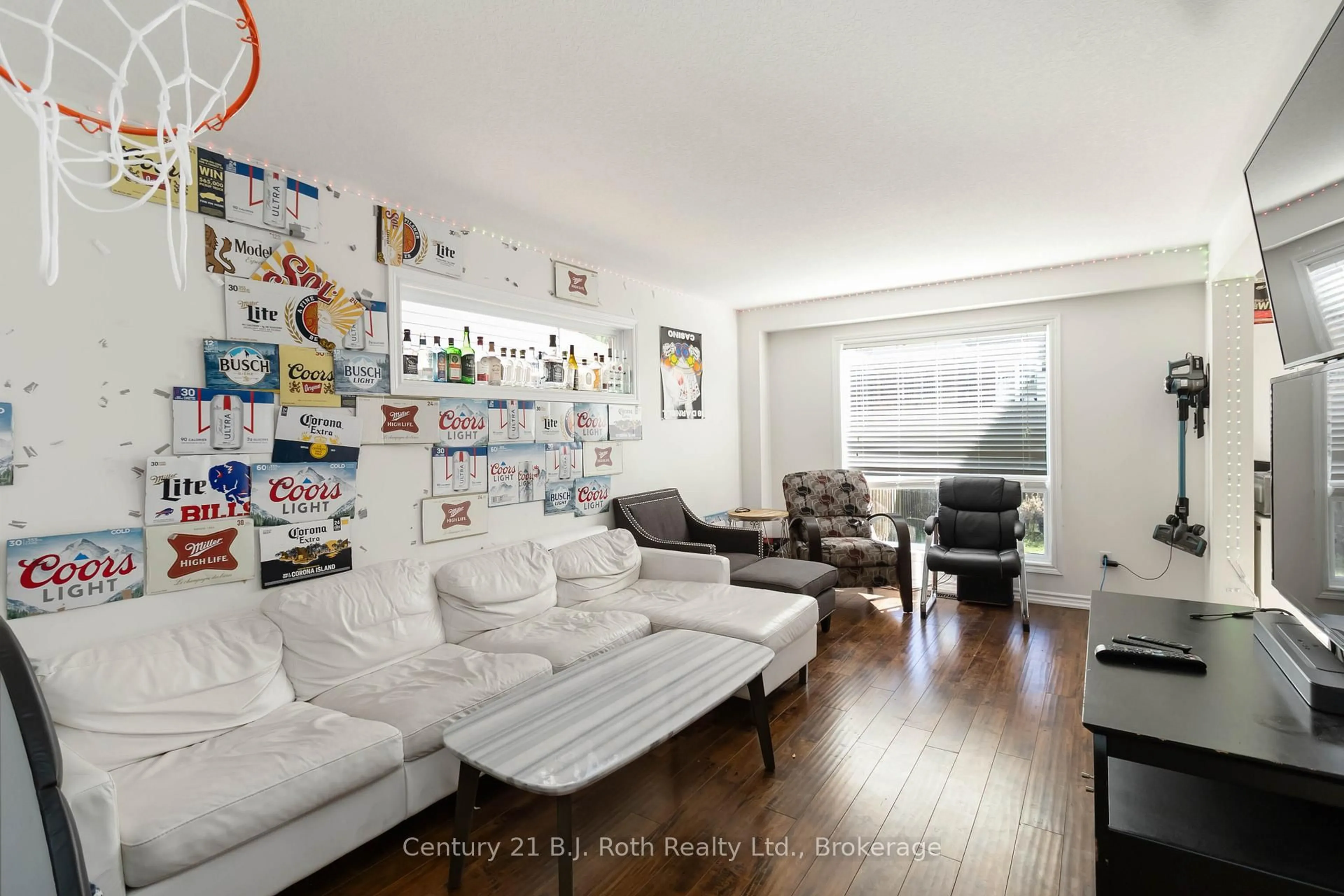 Living room with furniture, wood/laminate floor for 18 Darnell Rd, Guelph Ontario N1G 5K3