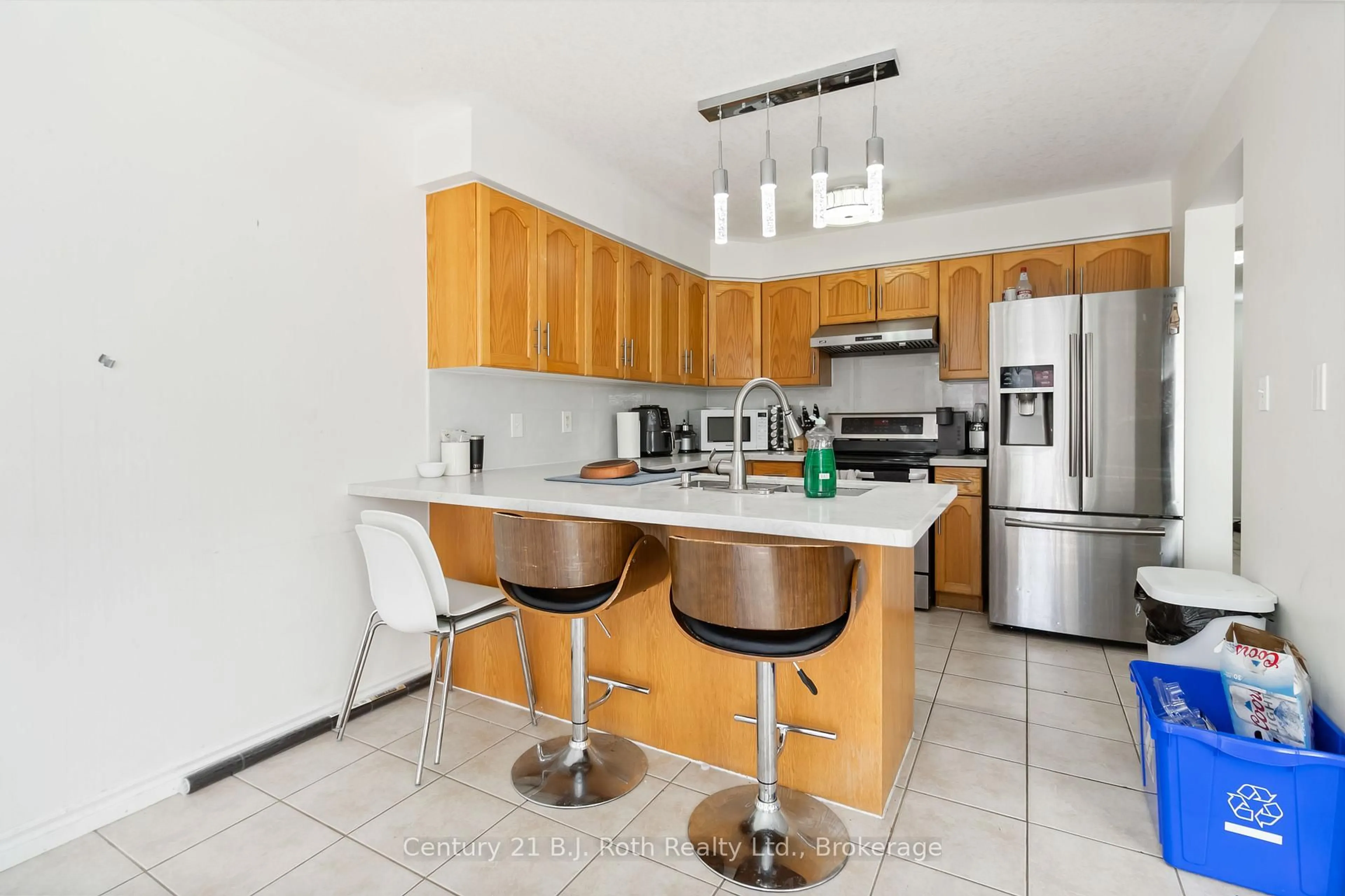 Open concept kitchen, ceramic/tile floor for 18 Darnell Rd, Guelph Ontario N1G 5K3