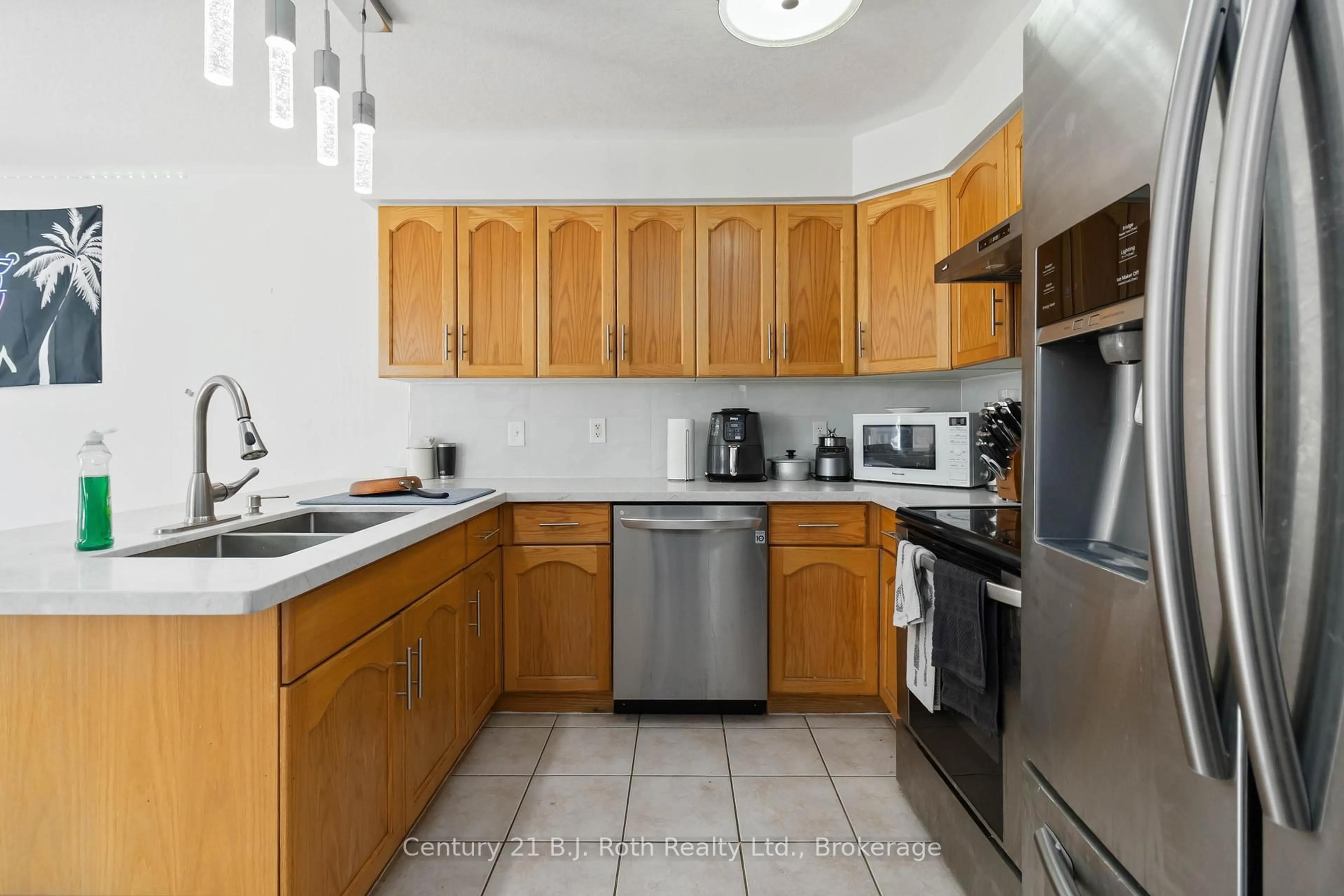 Standard kitchen, unknown for 18 Darnell Rd, Guelph Ontario N1G 5K3