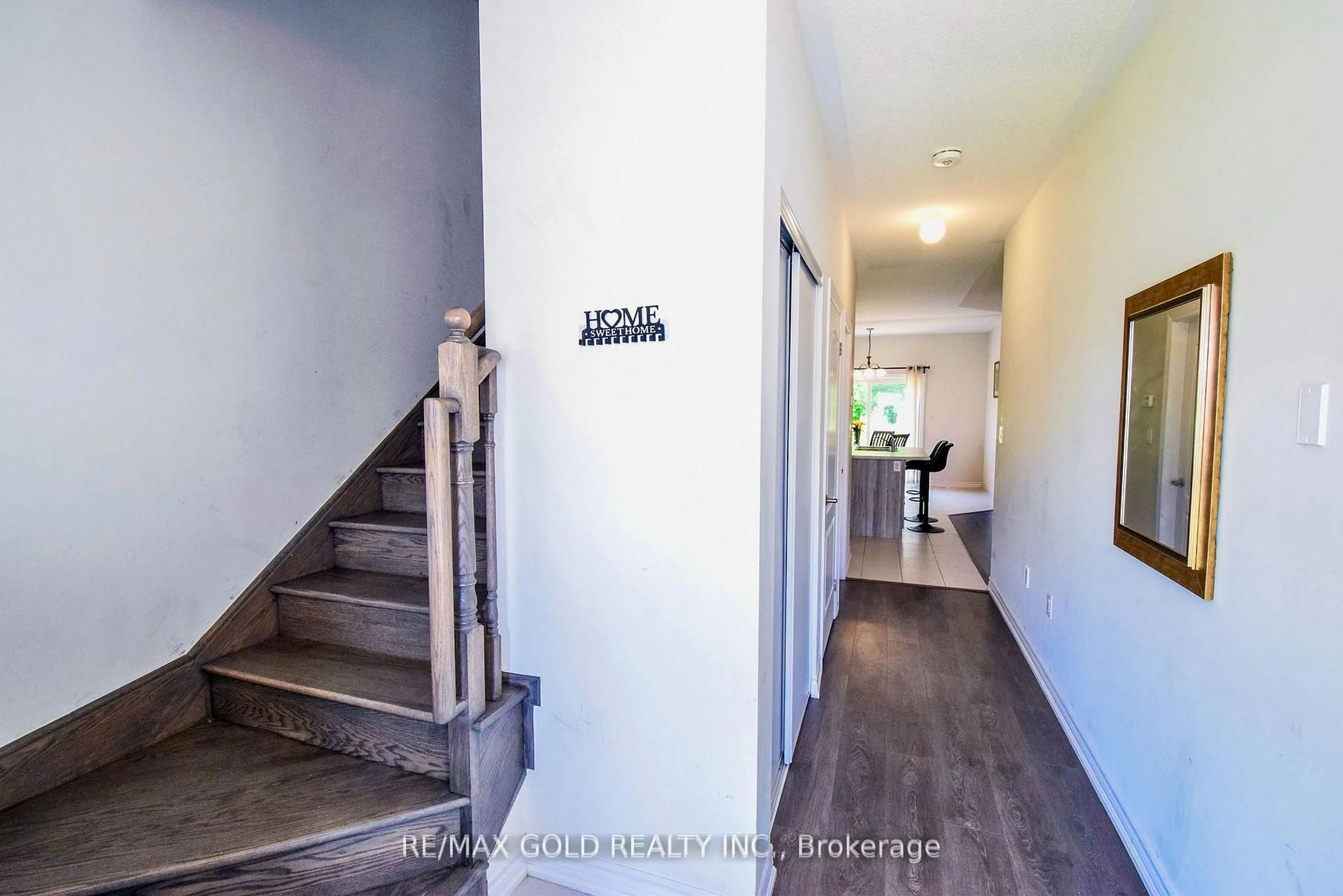 Indoor entryway for 77 Tumblewood Pl, Welland Ontario L3B 0J3